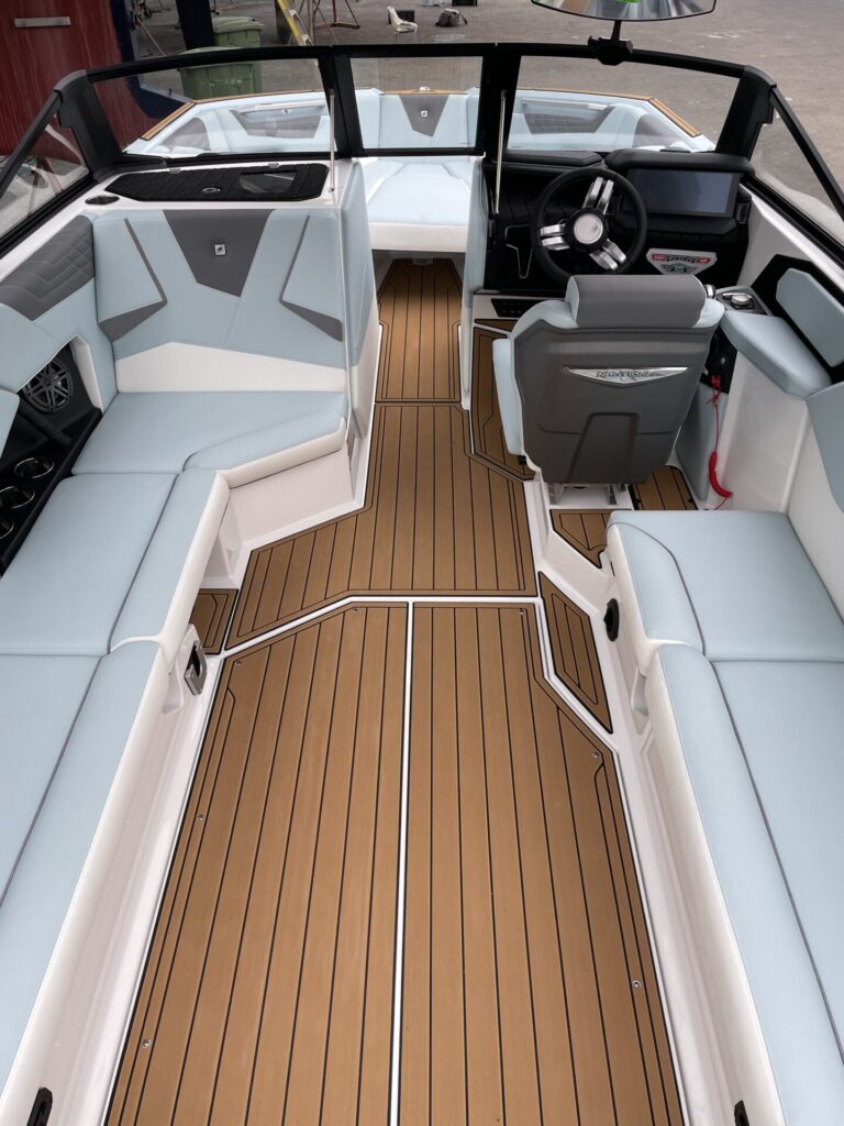סירת וייקסרף NAUTIQUE S25 2023 - סטרים יאכטות