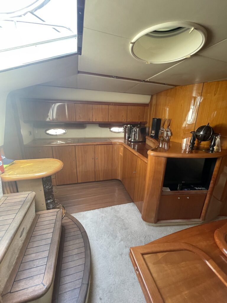 יאכטה יוקרתית SUNSEEKER CAMARAGUE 50 2002 - סטרים יאכטות