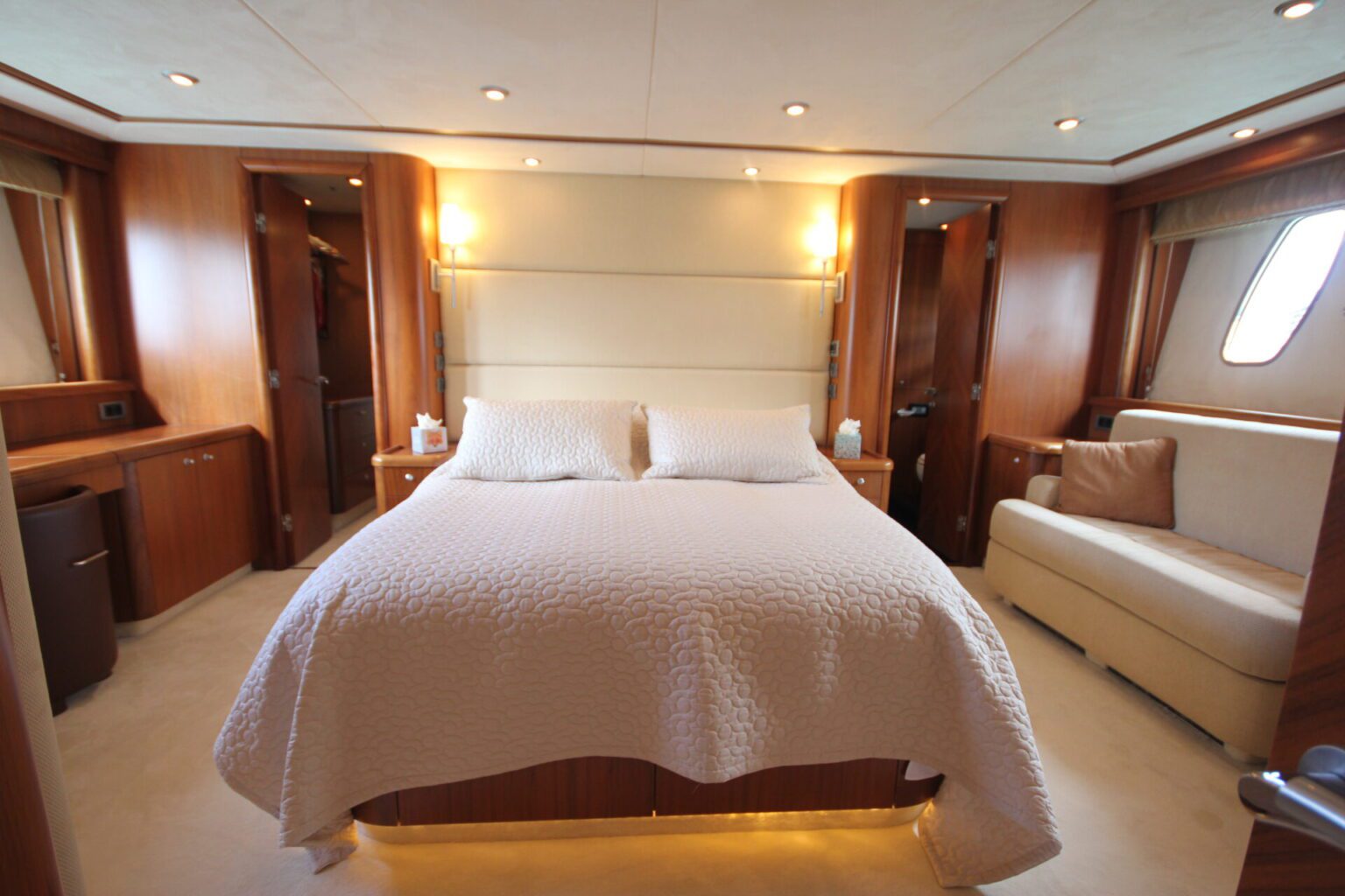 מנועית Sunseeker 75 Yacht יד שנייה - סטרים יאכטות