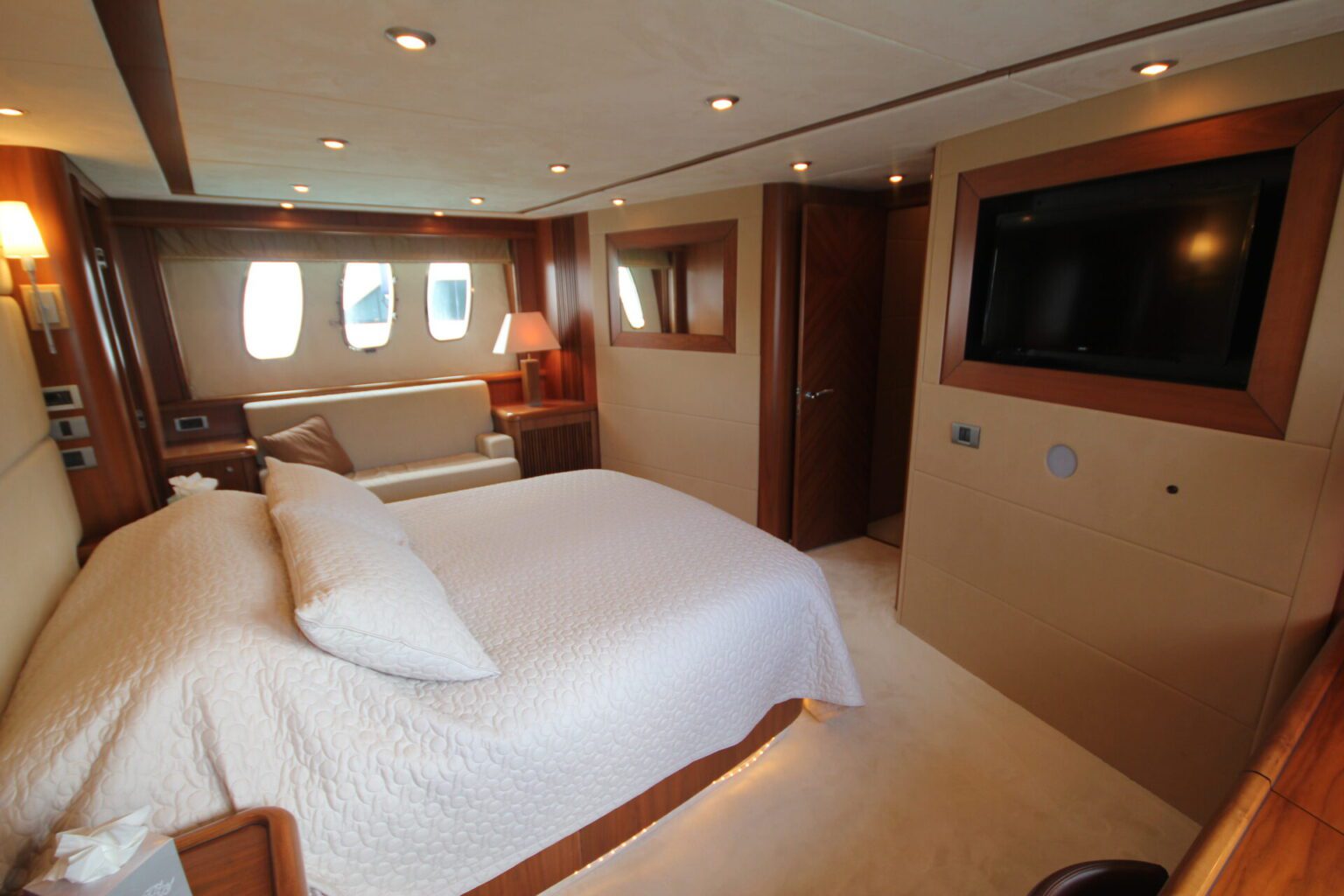 מנועית Sunseeker 75 Yacht יד שנייה - סטרים יאכטות