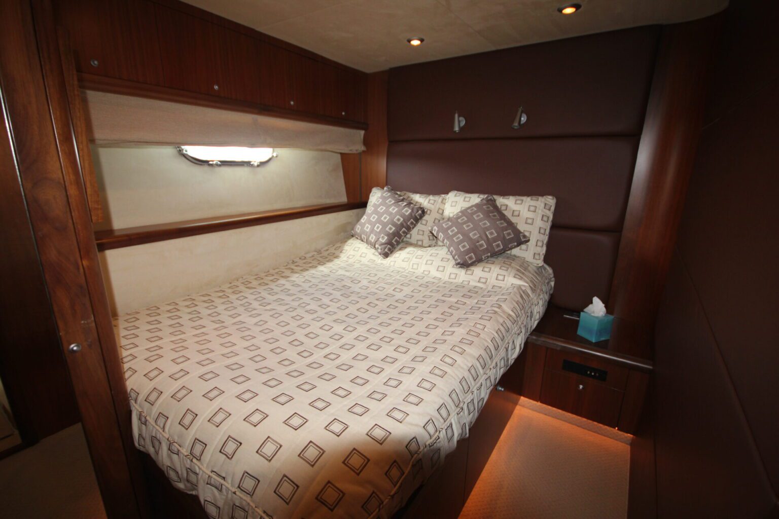 מנועית Sunseeker 75 Yacht יד שנייה - סטרים יאכטות