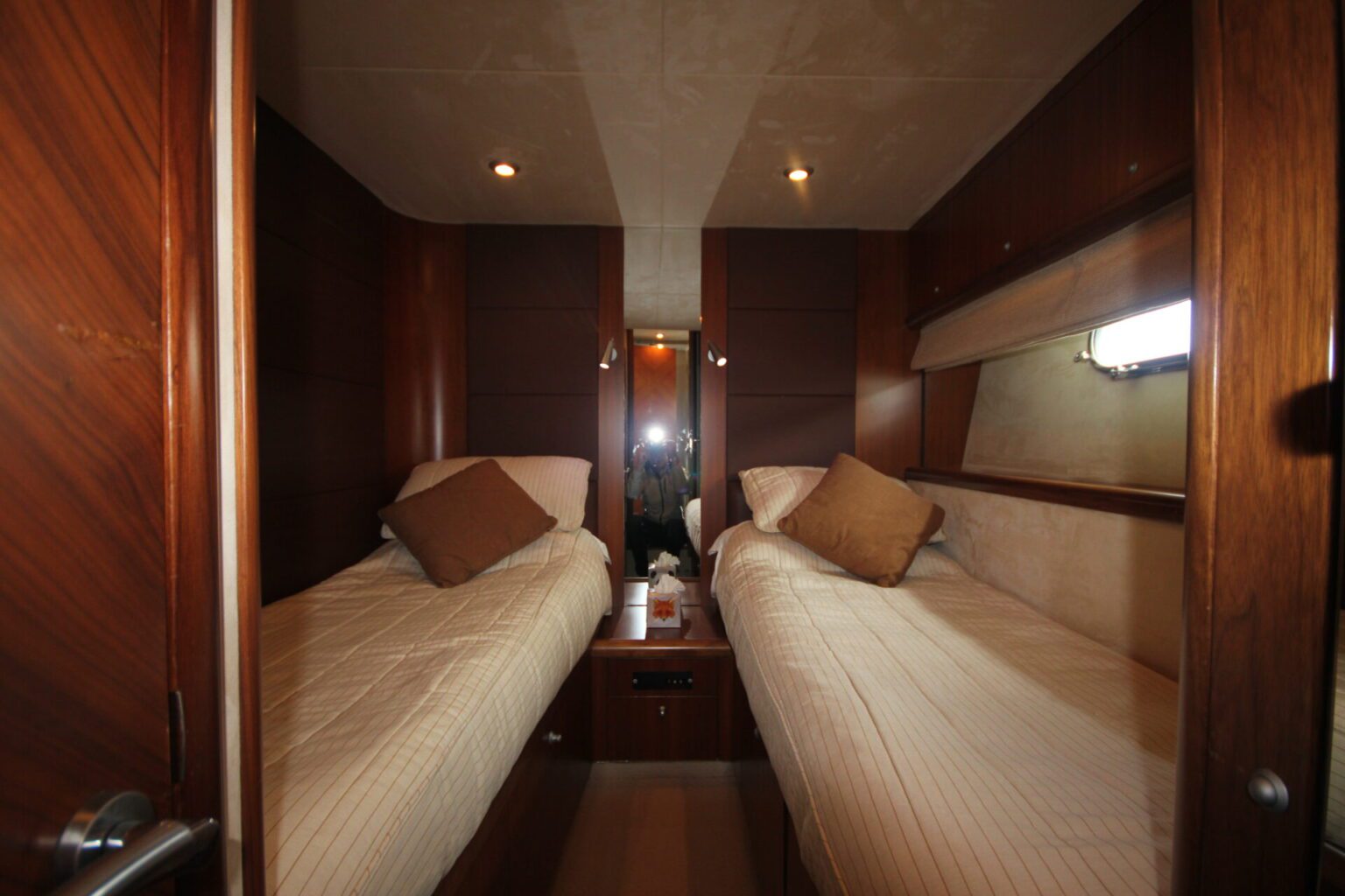 מנועית Sunseeker 75 Yacht יד שנייה - סטרים יאכטות