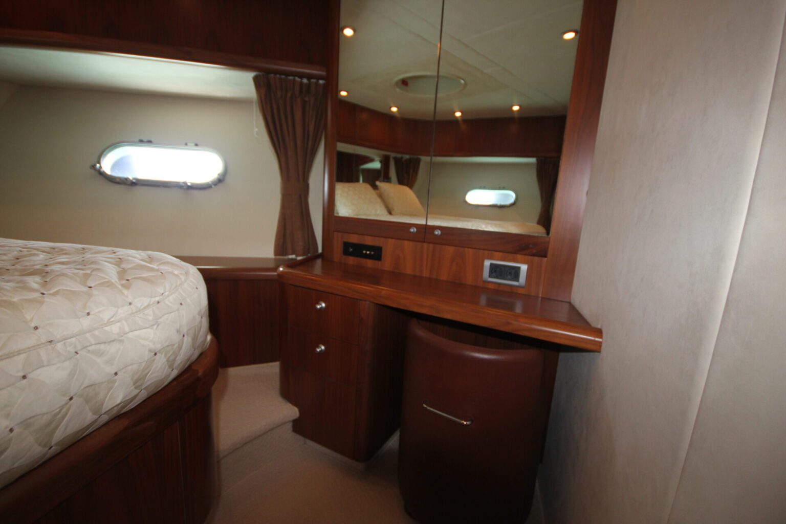 מנועית Sunseeker 75 Yacht יד שנייה - סטרים יאכטות