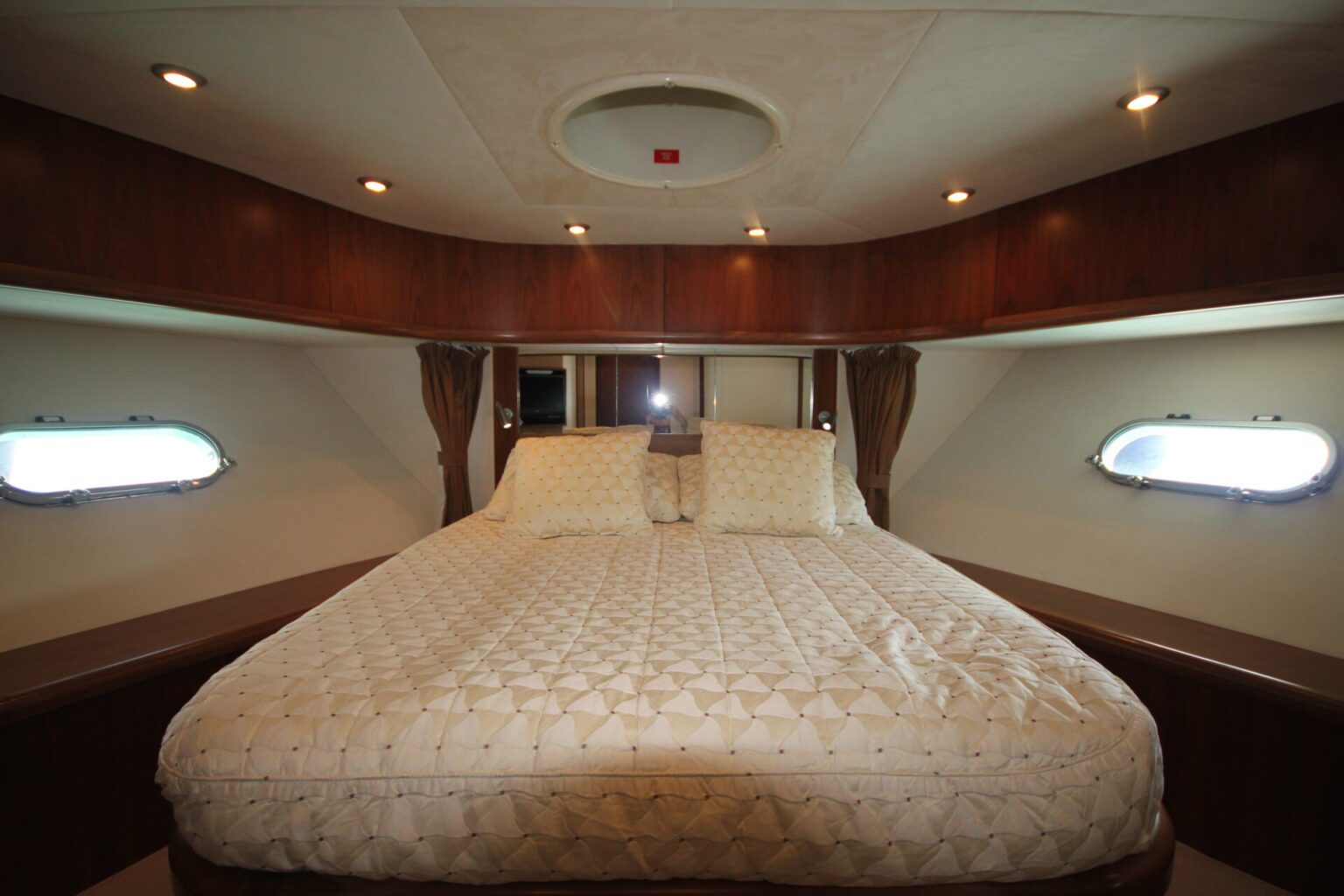 מנועית Sunseeker 75 Yacht יד שנייה - סטרים יאכטות