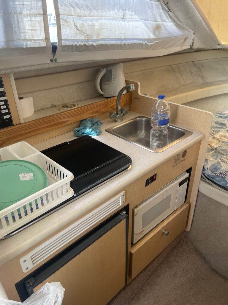 סירת מנוע BAYLINER 2452 - סטרים יאכטות