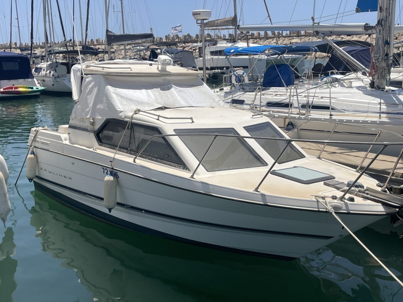 סירת מנוע BAYLINER 2452 - סטרים יאכטות