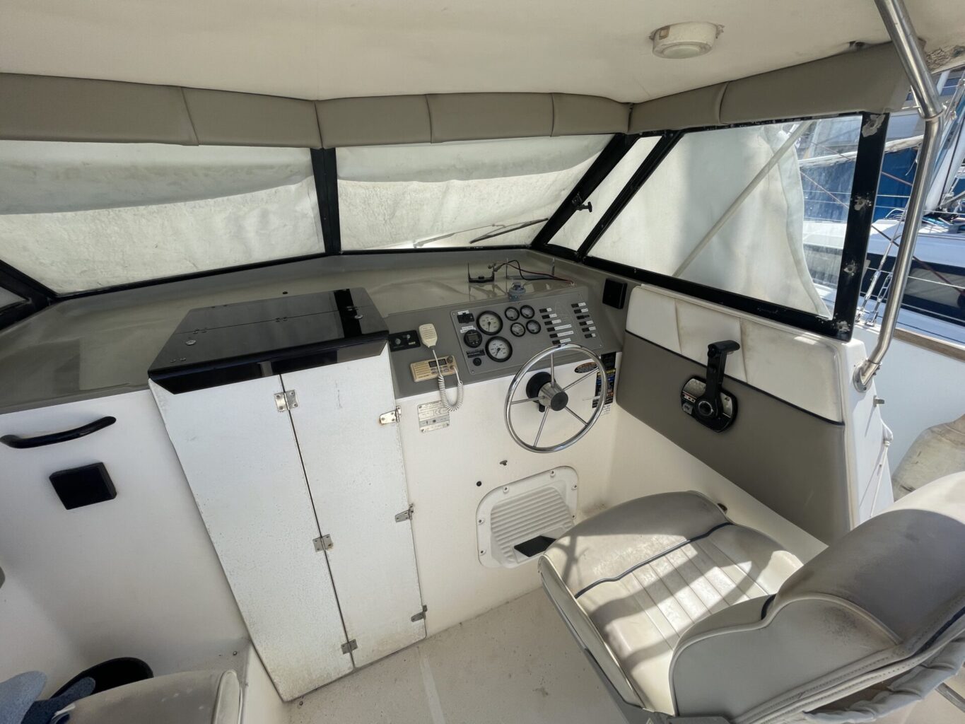 סירת מנוע BAYLINER 2452 - סטרים יאכטות