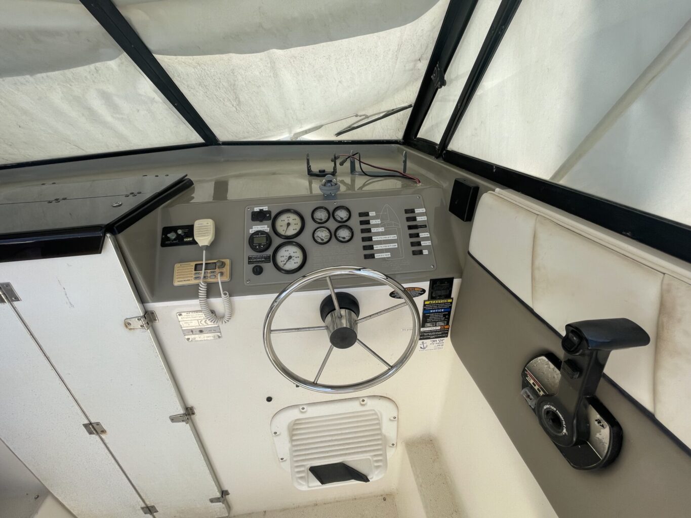 סירת מנוע BAYLINER 2452 - סטרים יאכטות