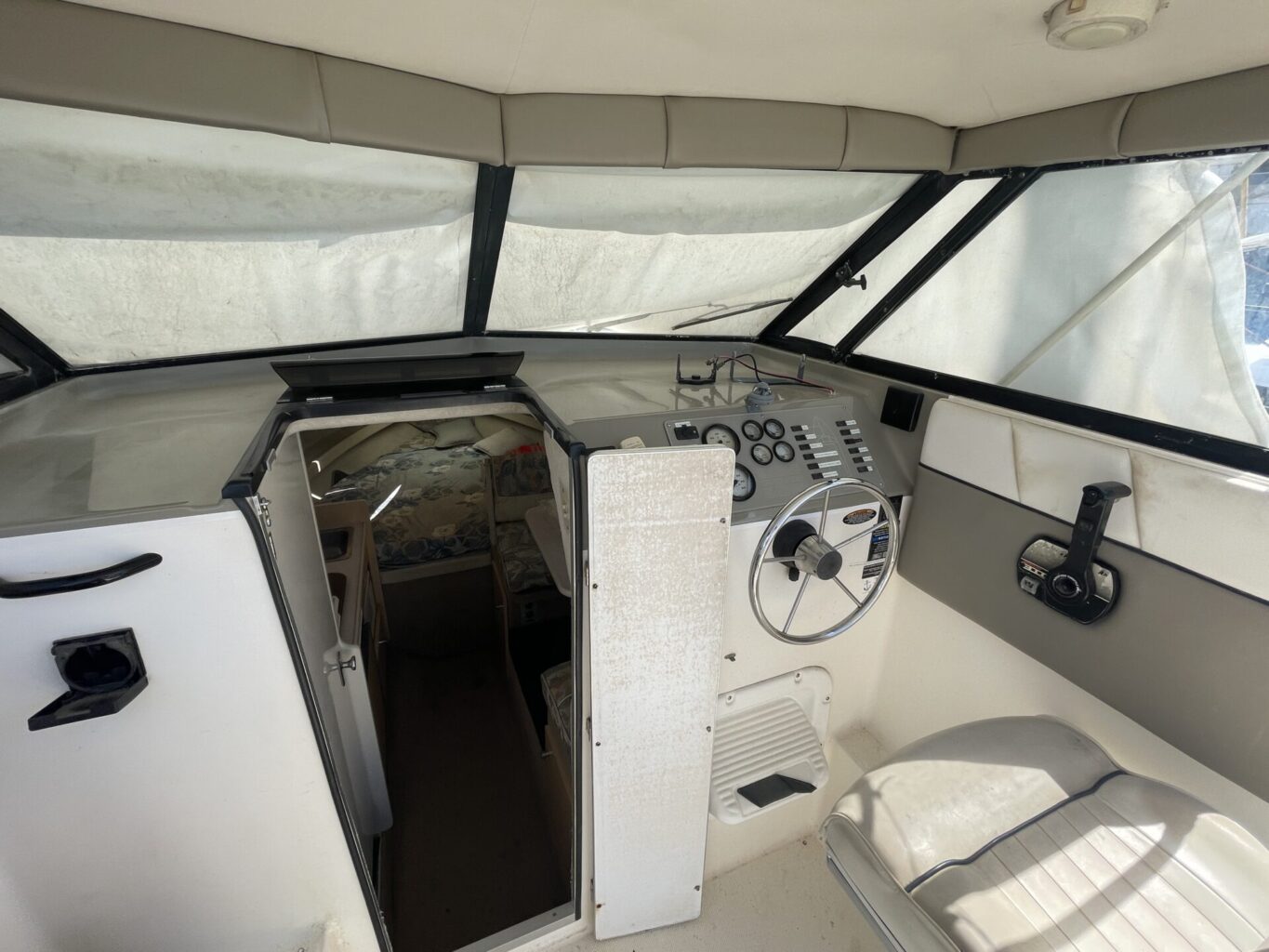סירת מנוע BAYLINER 2452 - סטרים יאכטות