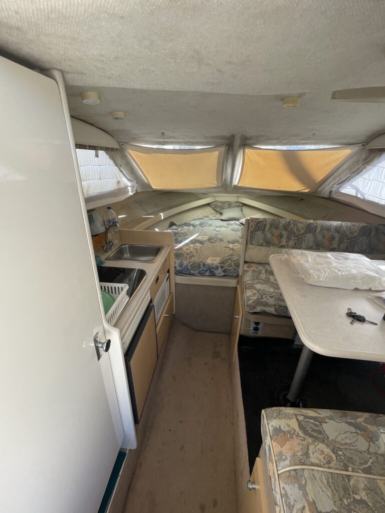 סירת מנוע BAYLINER 2452 - סטרים יאכטות