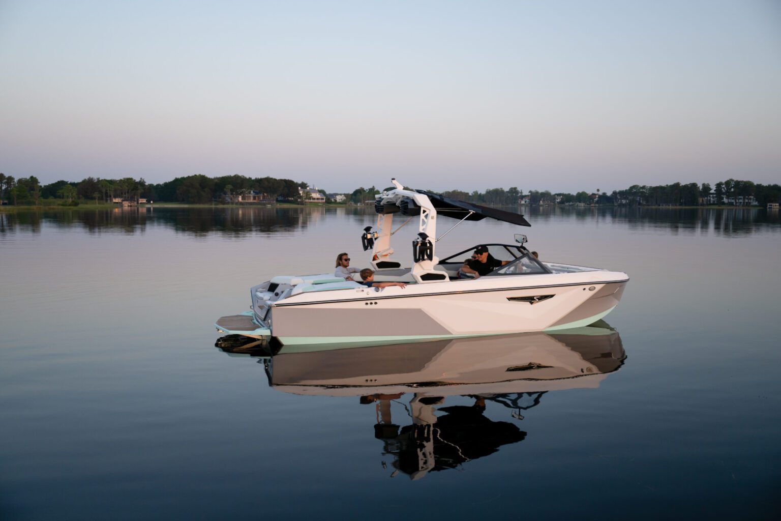 סירת וויקסרף/וויקבורד NAUTIQUE S23 2024 - סטרים יאכטות