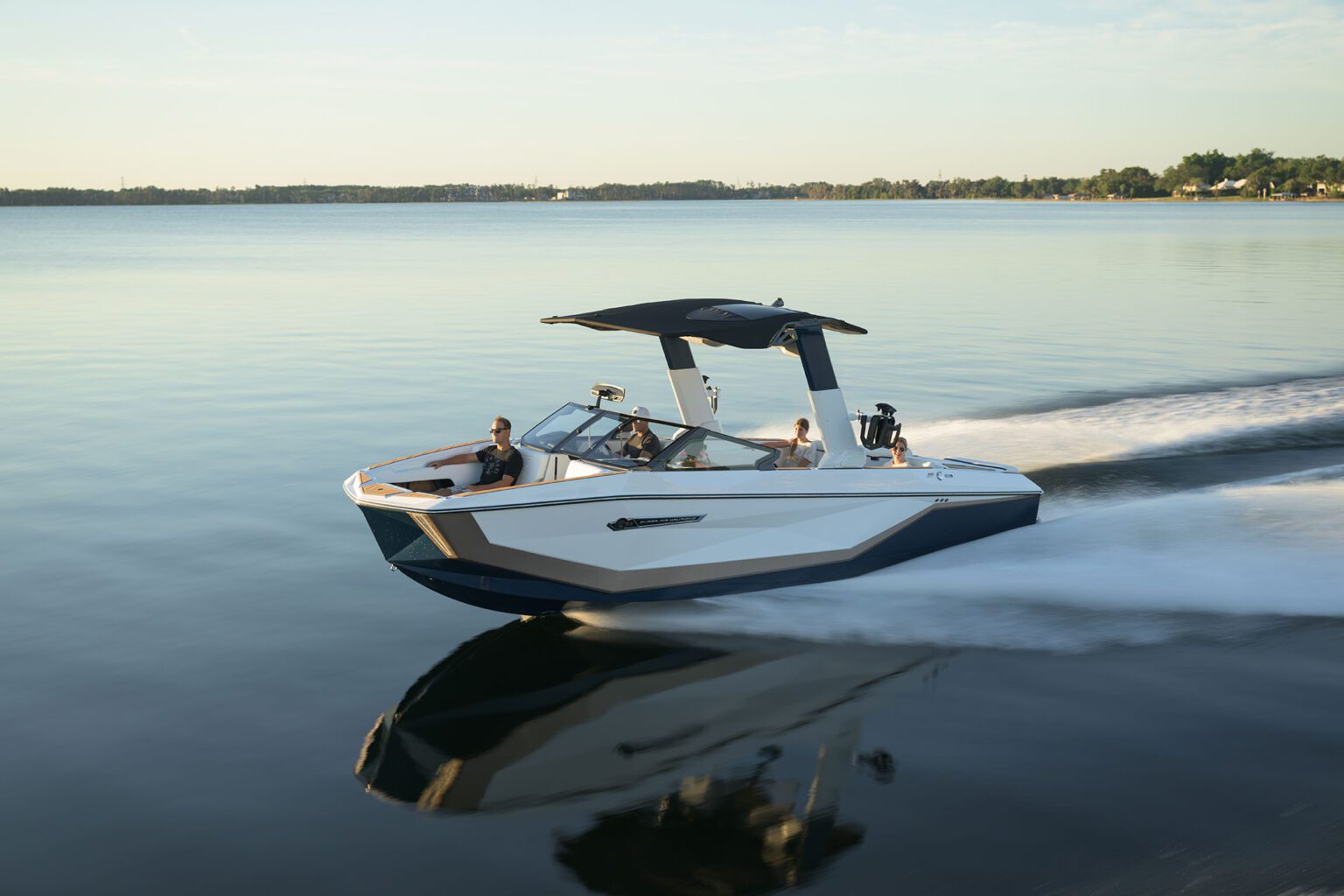 NAUTIQUE G25 2025 סירת וויקסרף/וויקבורד - סטרים יאכטות 
