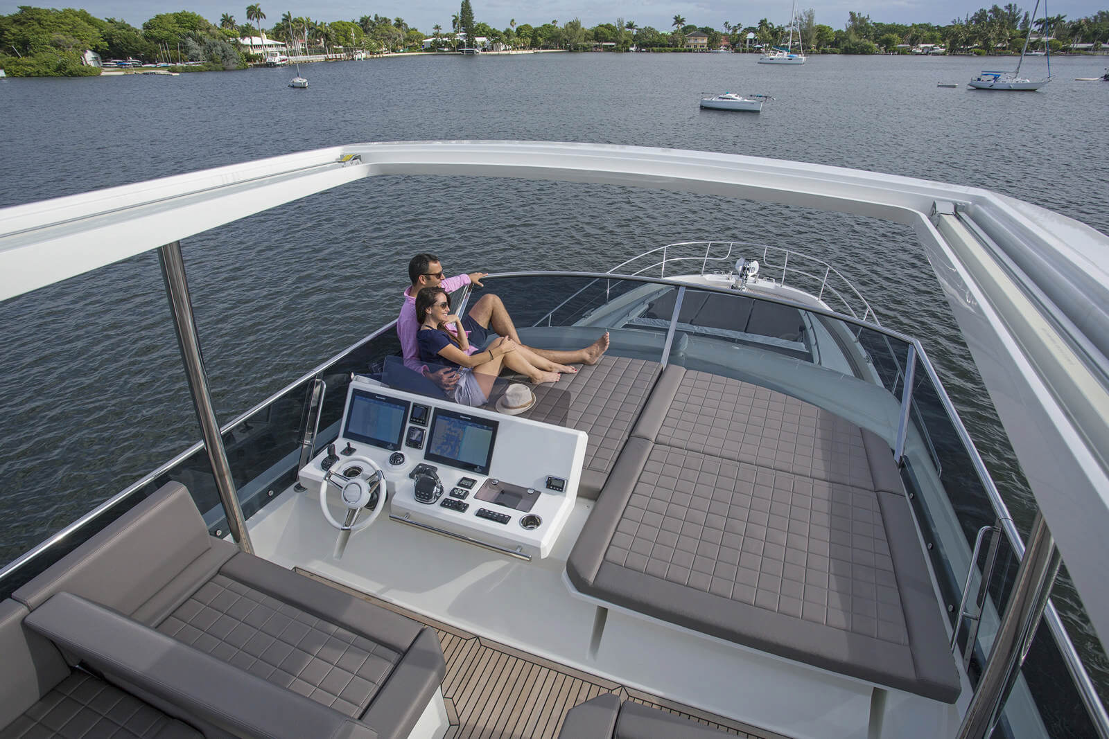 יאכטה PRESTIGE 680 Fly - PRESTIGE 690 FLY - Stream Yachts