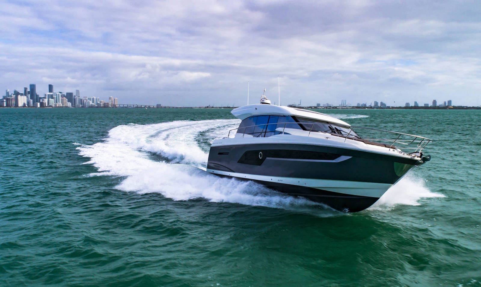 יאכטה Prestige 520 Sport - יאכטה Prestige 520 Sport - סטרים יאכטות
