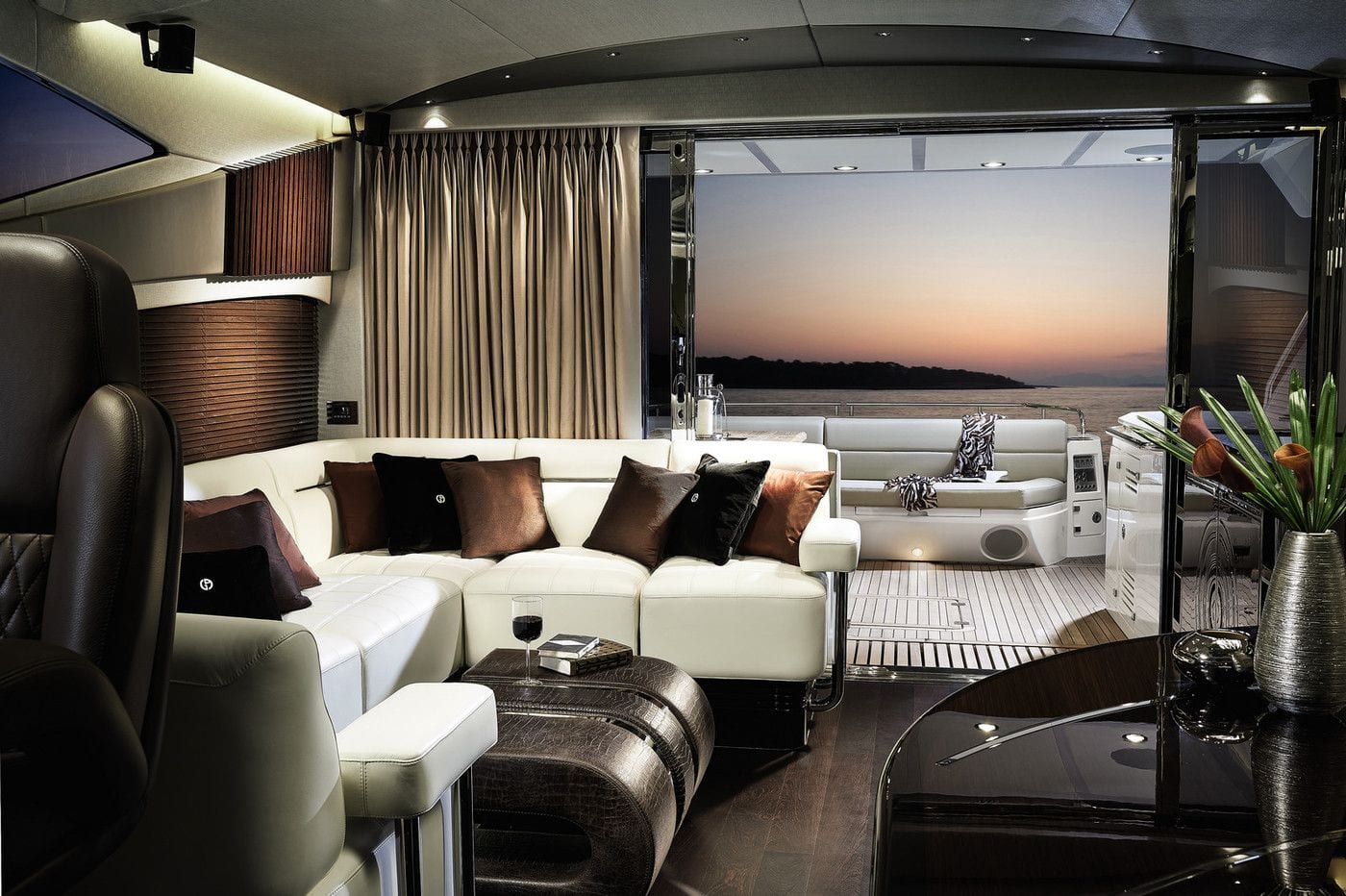 יאכטה Sunseeker Sport Yacht 68 - סטרים יאכטות
