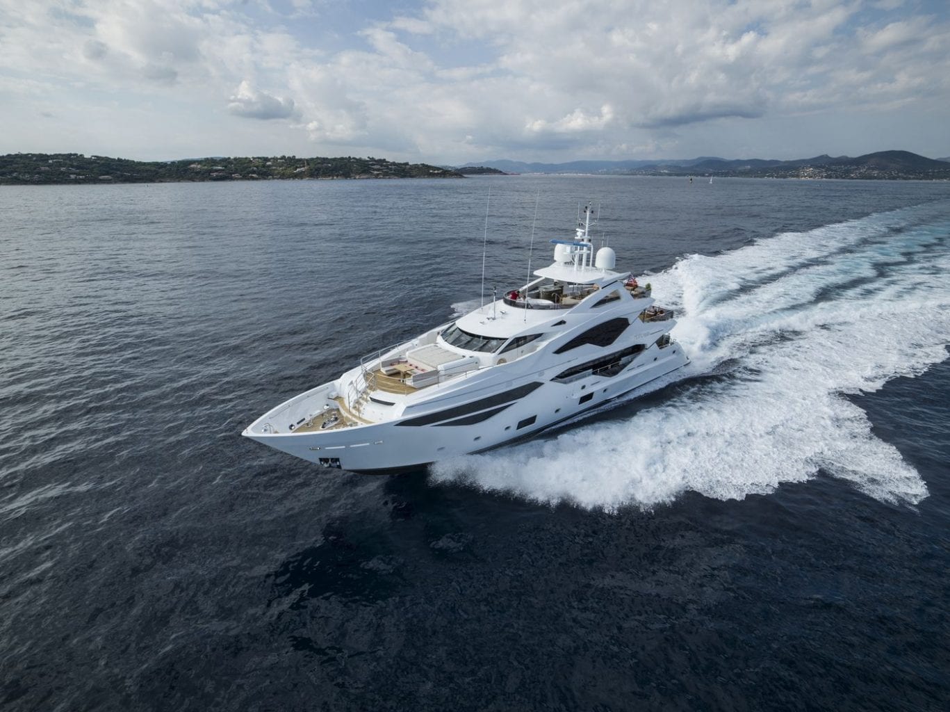 יאכטה Sunseeker Yacht 131 - יאכטה Sunseeker Yacht 131 - סטרים יאכטות