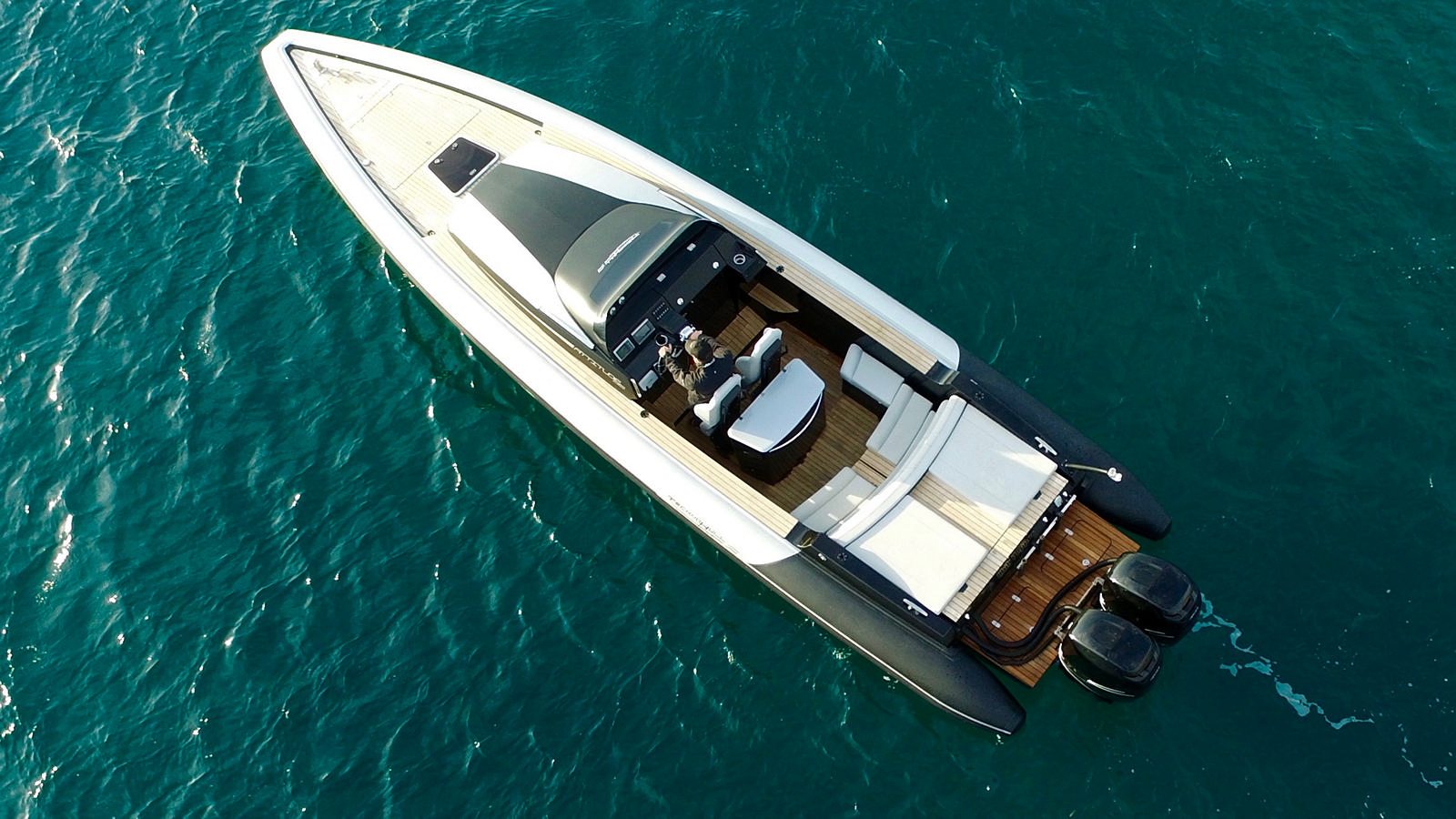 סירה חצי קשיחה TECHNOHULL ATTITUDE 35 - סטרים יאכטות - סירה חצי קשיחה TECHNOHULL ATTITUDE 35 - סטרים יאכטות