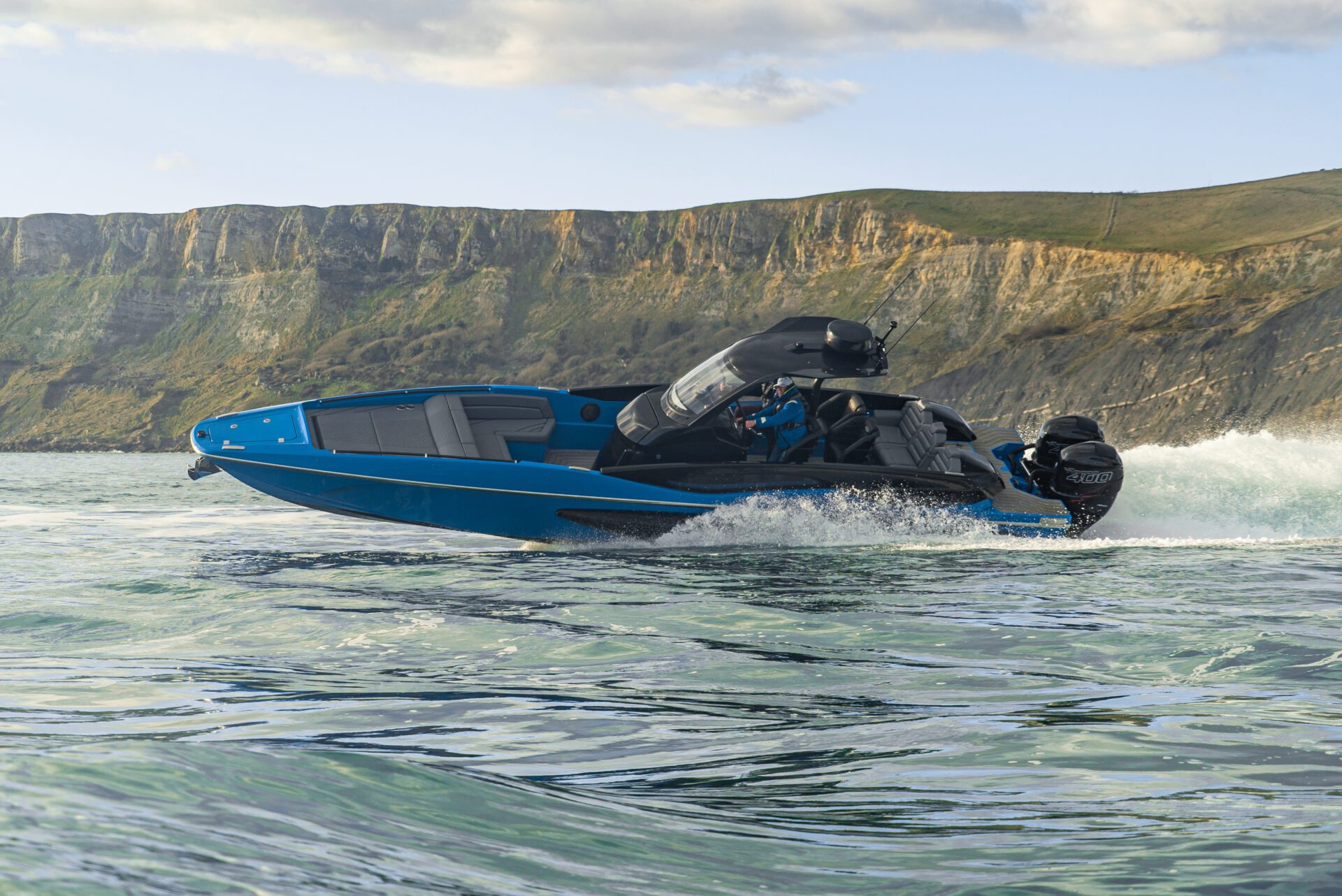 SUNSEEKER HAWK 38 - סטרים יאכטות