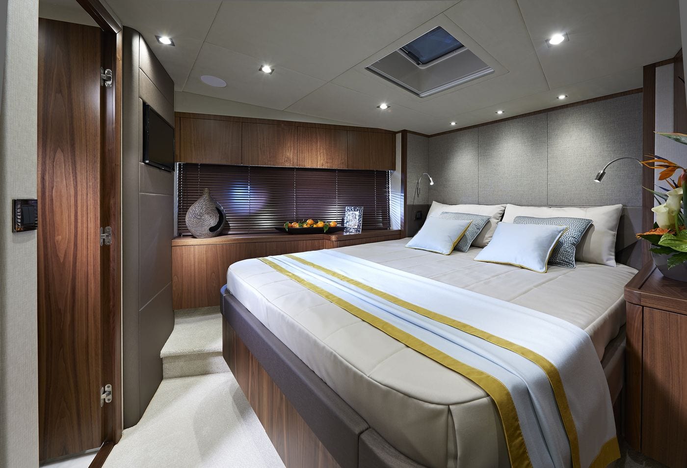 יאכטה Sunseeker Predator 57 - יאכטה Sunseeker Predator 57 - סטרים יאכטות