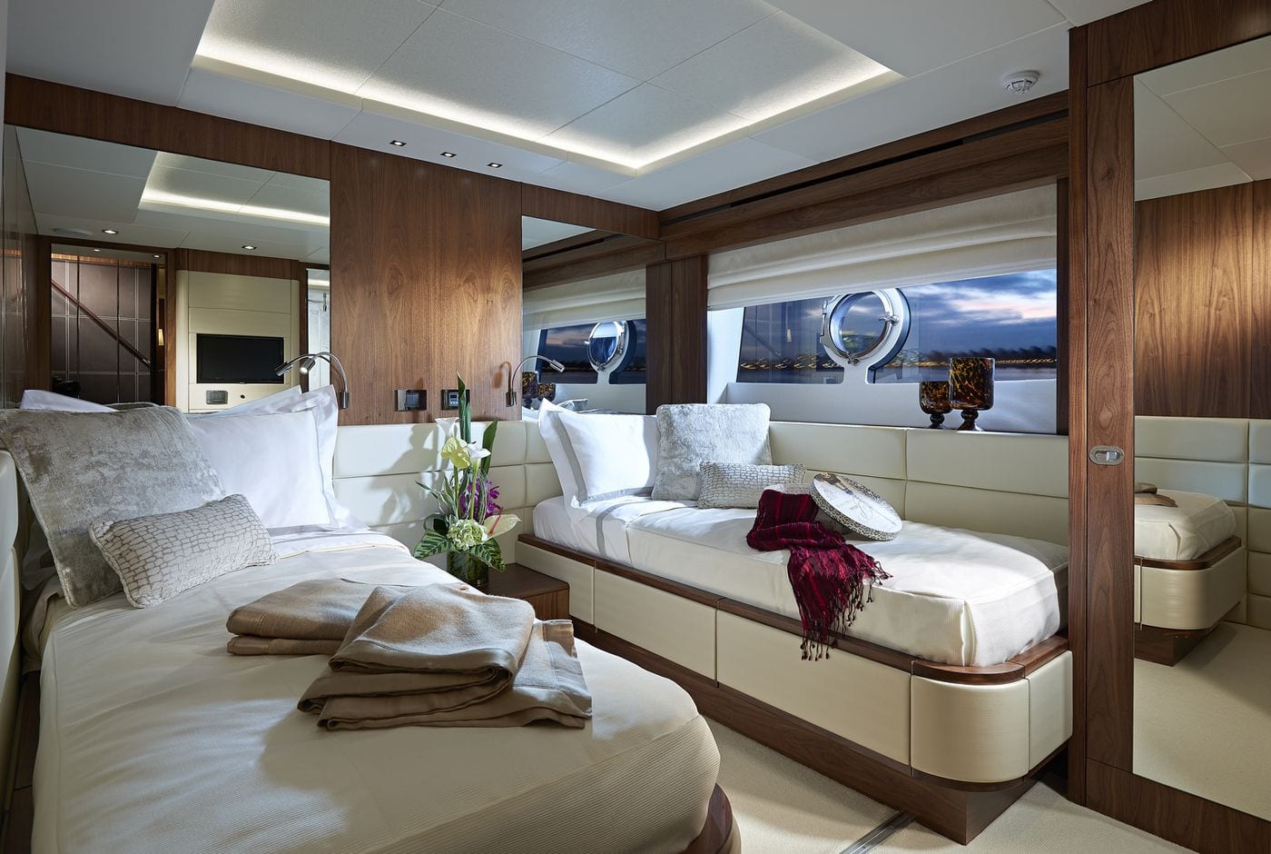 יאכטה Sunseeker Yacht 86 - סטרים יאכטות