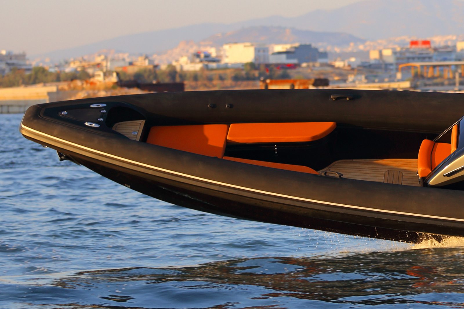 סירת ספורט GLASTRON GTD 205 - סירה חצי קשיחה TECHNOHULL seaDNA999G5 - סטרים יאכטות