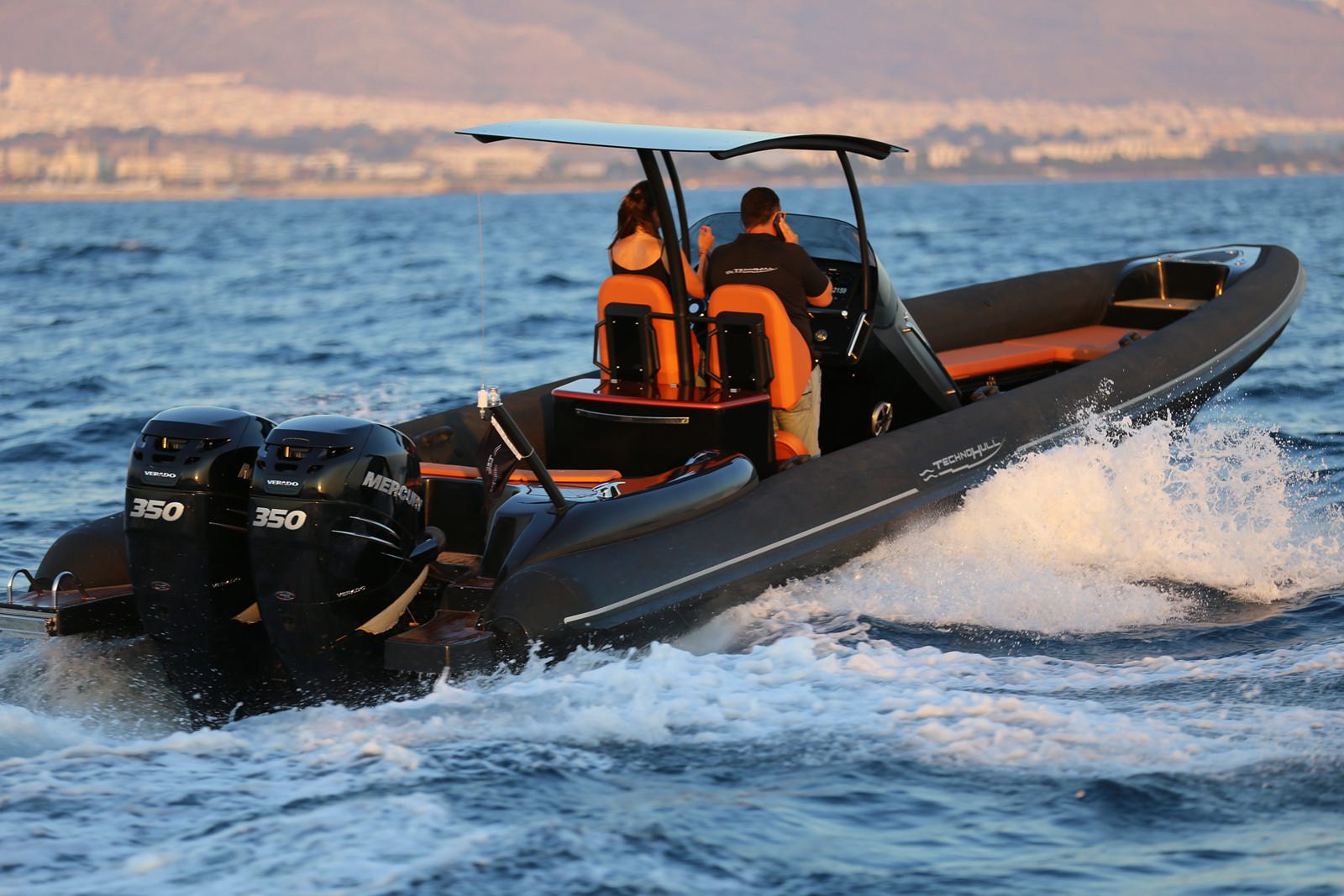 סירת ספורט GLASTRON GTD 205 - סירה חצי קשיחה TECHNOHULL seaDNA999G5 - סטרים יאכטות