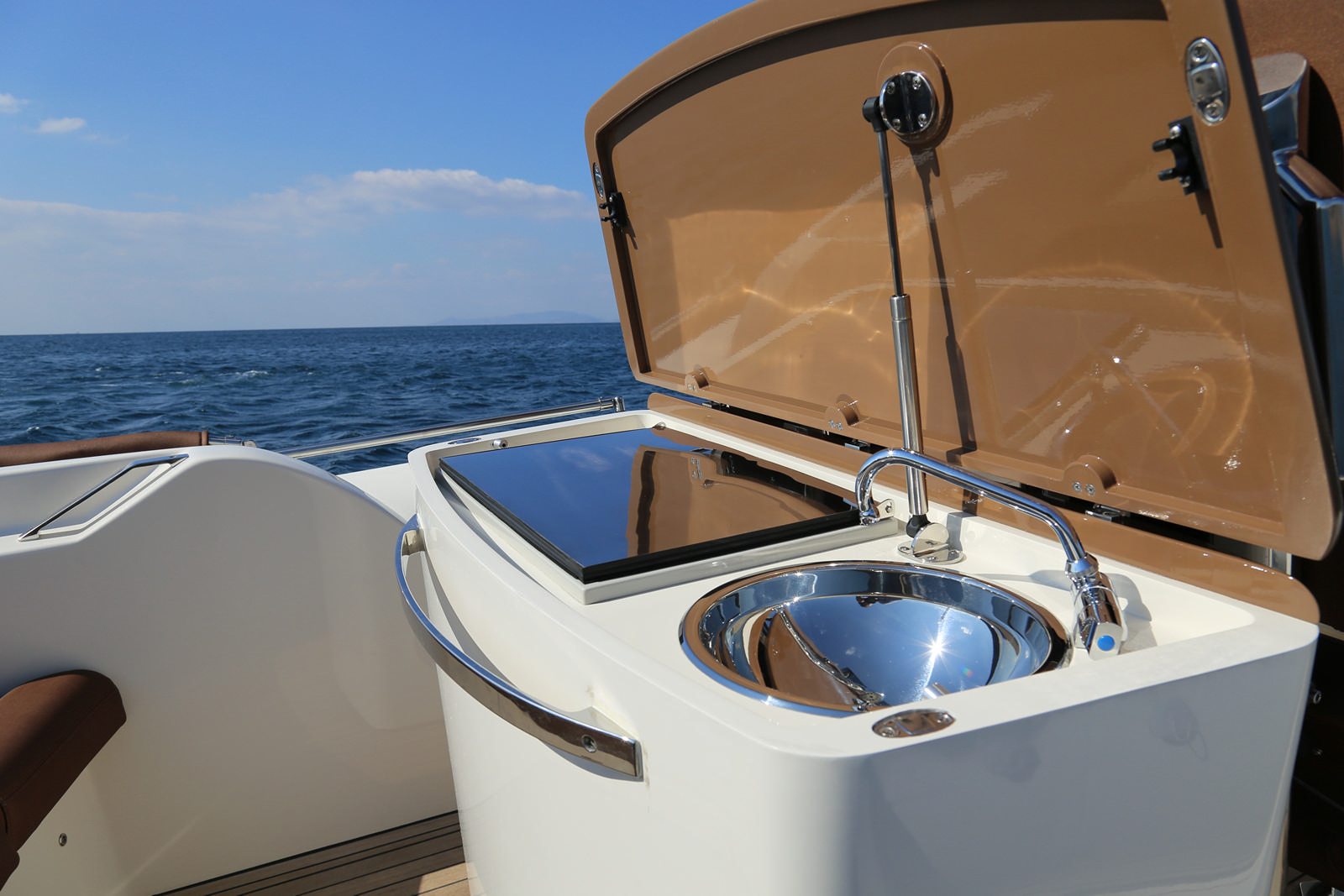 סירת ספורט GLASTRON GTD 205 - סירה חצי קשיחה TECHNOHULL seaDNA999G5 - סטרים יאכטות