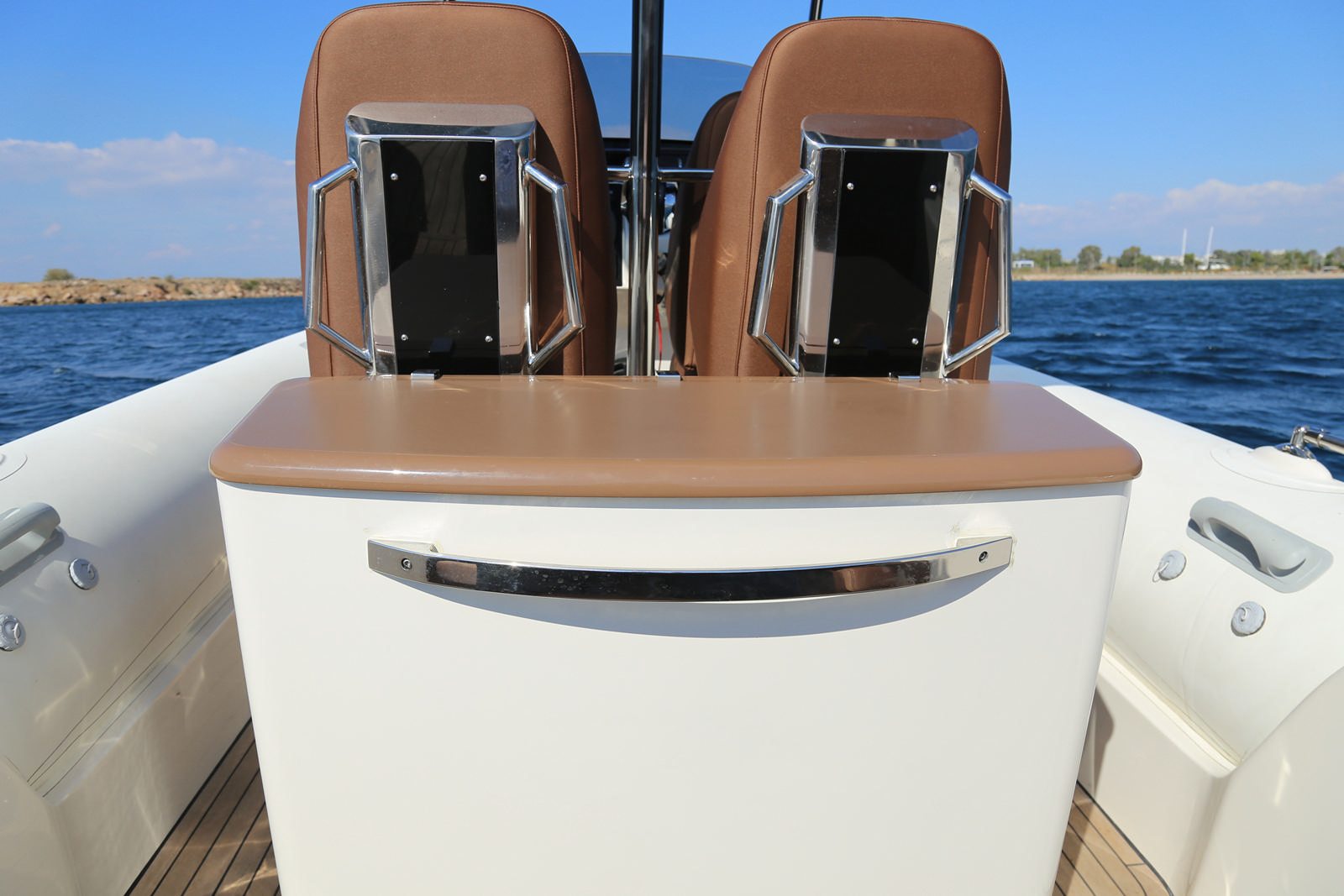 סירת ספורט GLASTRON GTD 205 - סירה חצי קשיחה TECHNOHULL seaDNA999G5 - סטרים יאכטות