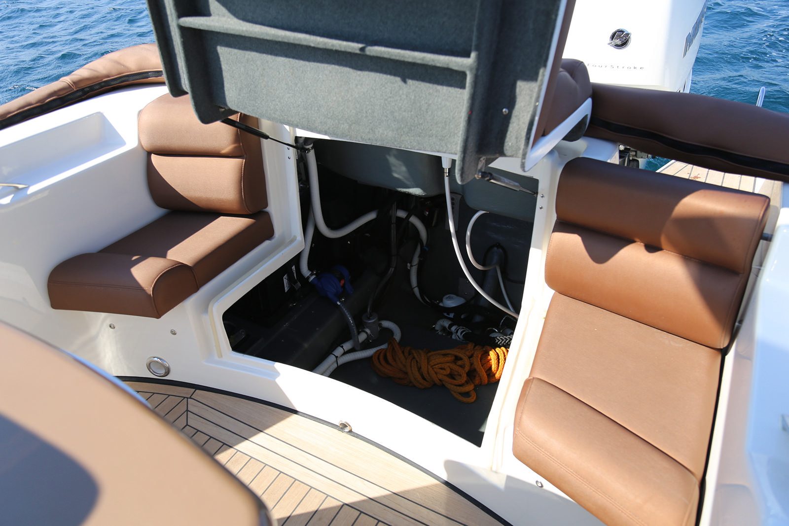סירת ספורט GLASTRON GTD 205 - סירה חצי קשיחה TECHNOHULL seaDNA999G5 - סטרים יאכטות