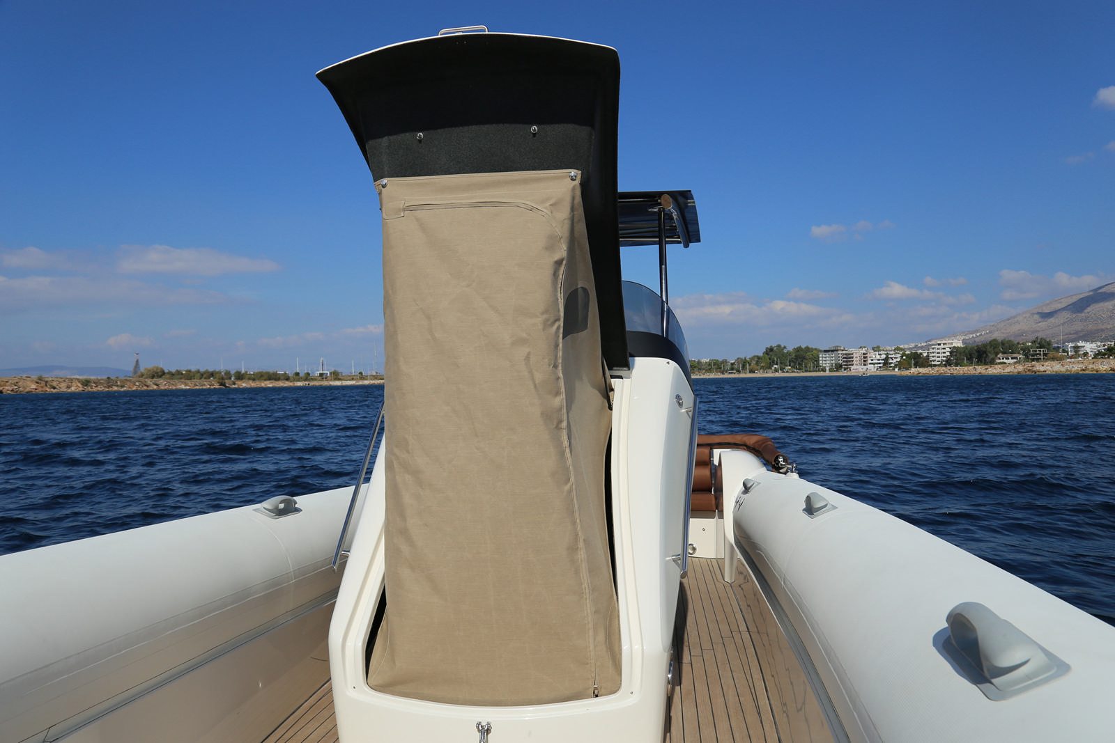 סירת ספורט GLASTRON GTD 205 - סירה חצי קשיחה TECHNOHULL seaDNA999G5 - סטרים יאכטות