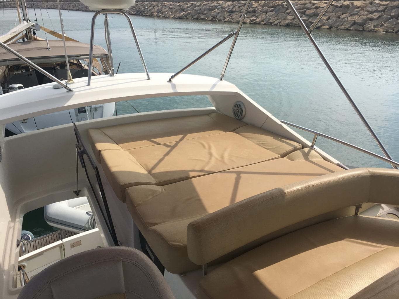 יאכטה מנועית Beneteau Antares 42 שנת דגם 2011- יד שניה - סטרים יאכטות 