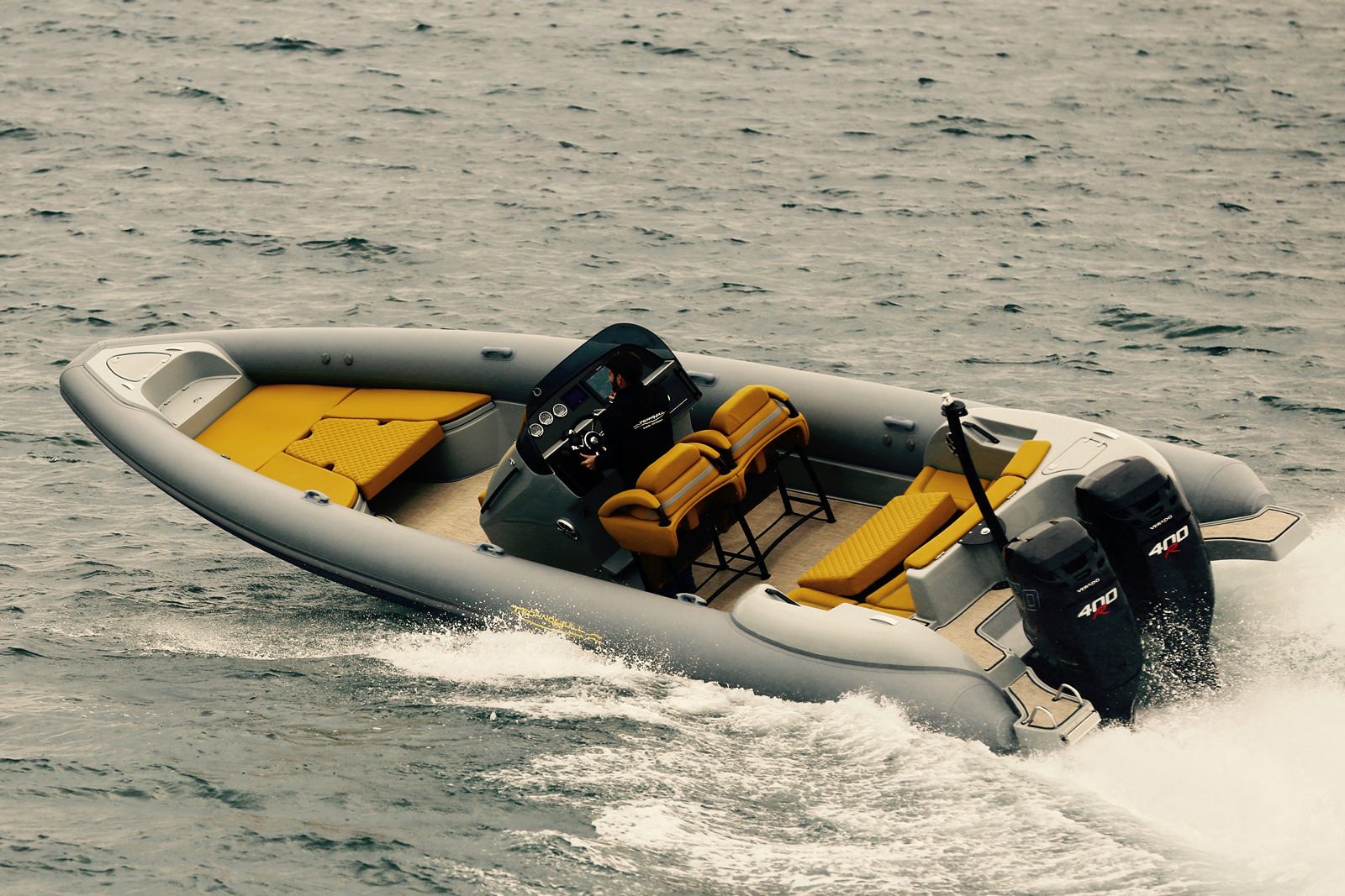סירת ספורט GLASTRON GTD 205 - סירה חצי קשיחה TECHNOHULL seaDNA999G5 - סטרים יאכטות