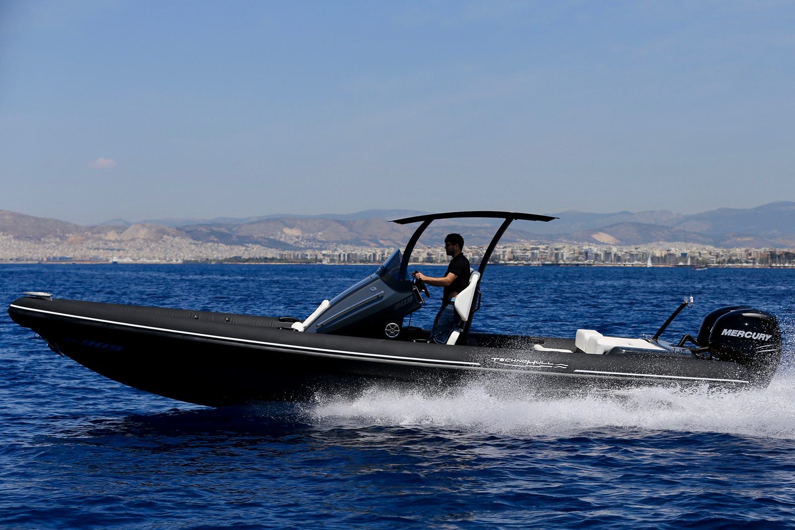 סירה חצי קשיחה TECHNOHULL SV909 - סירה חצי קשיחה TECHNOHULL SV909 - סטרים יאכטות