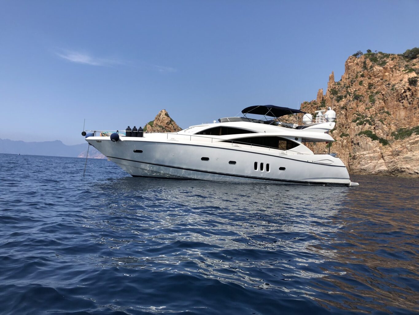 מנועית Sunseeker 75 Yacht יד שנייה - סטרים יאכטות