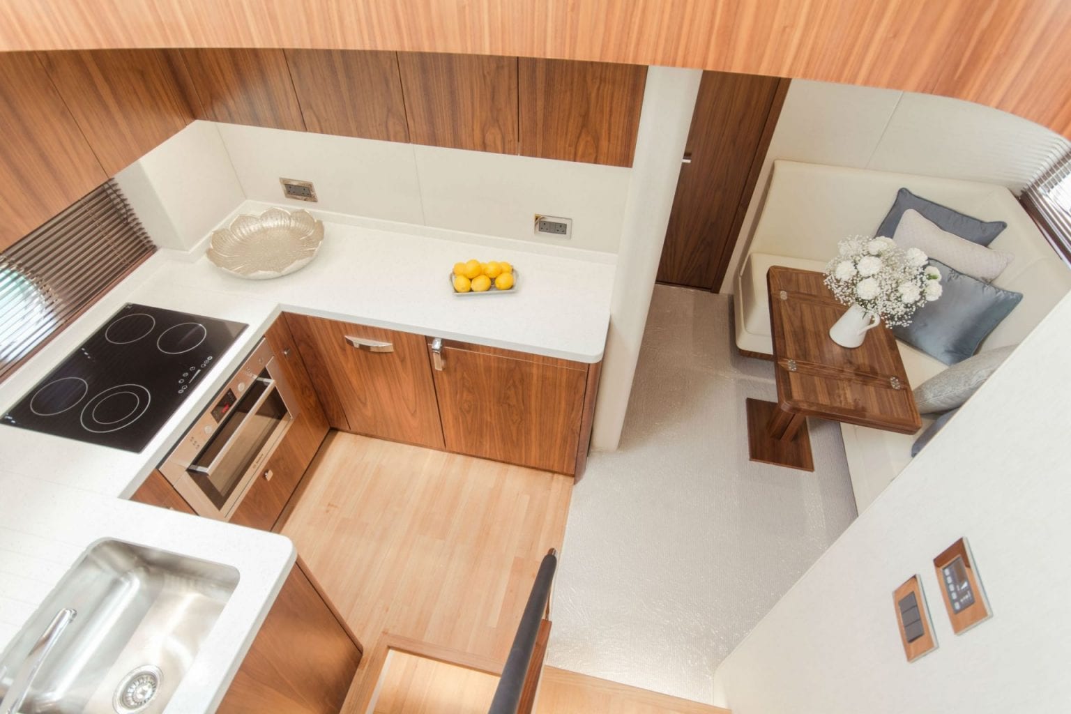 Sunseeker Predator 57 - סטרים יאכטות