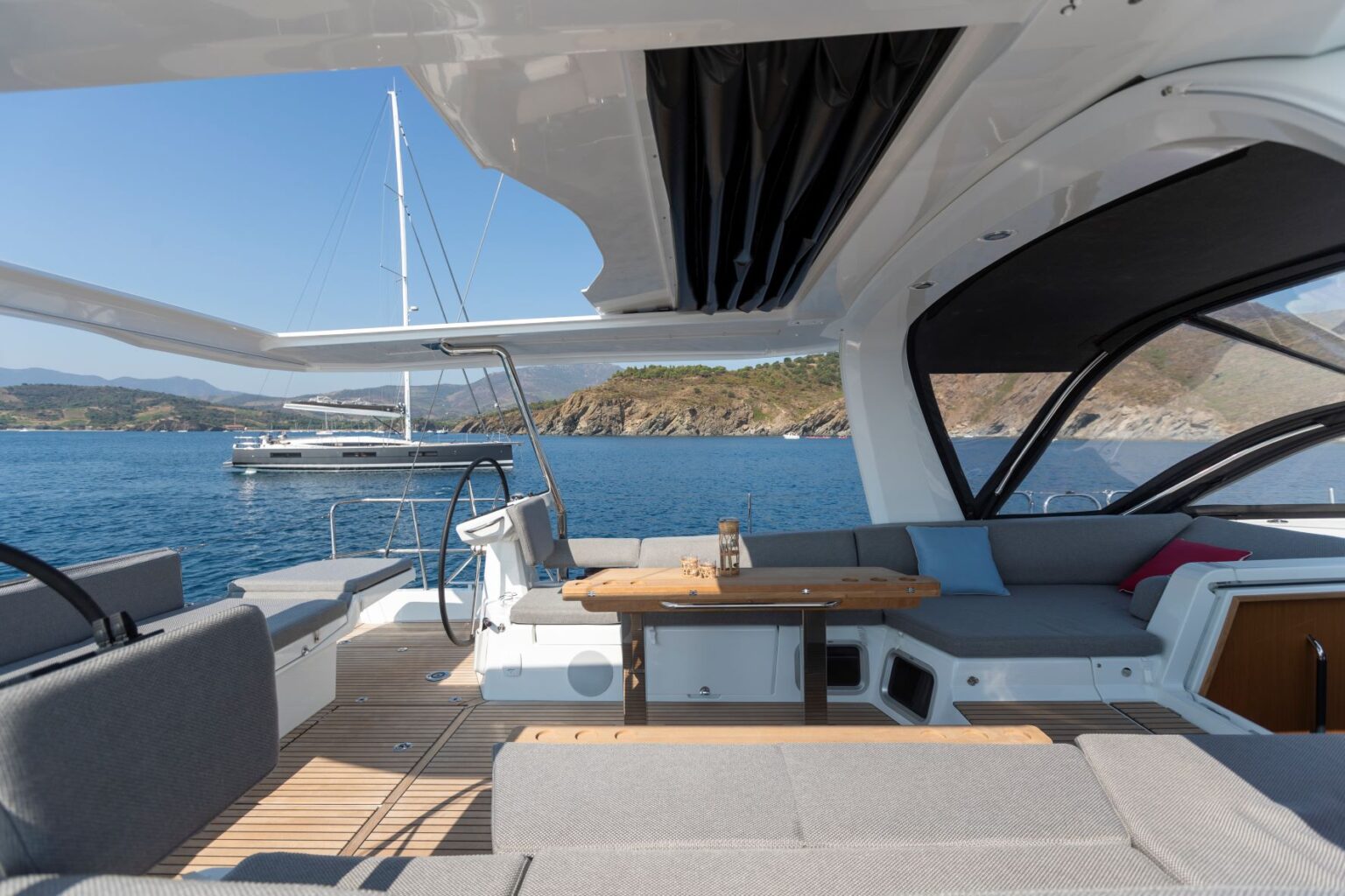 מפרשית JEANNEAU YACHTS 60 - סטרים יאכטות