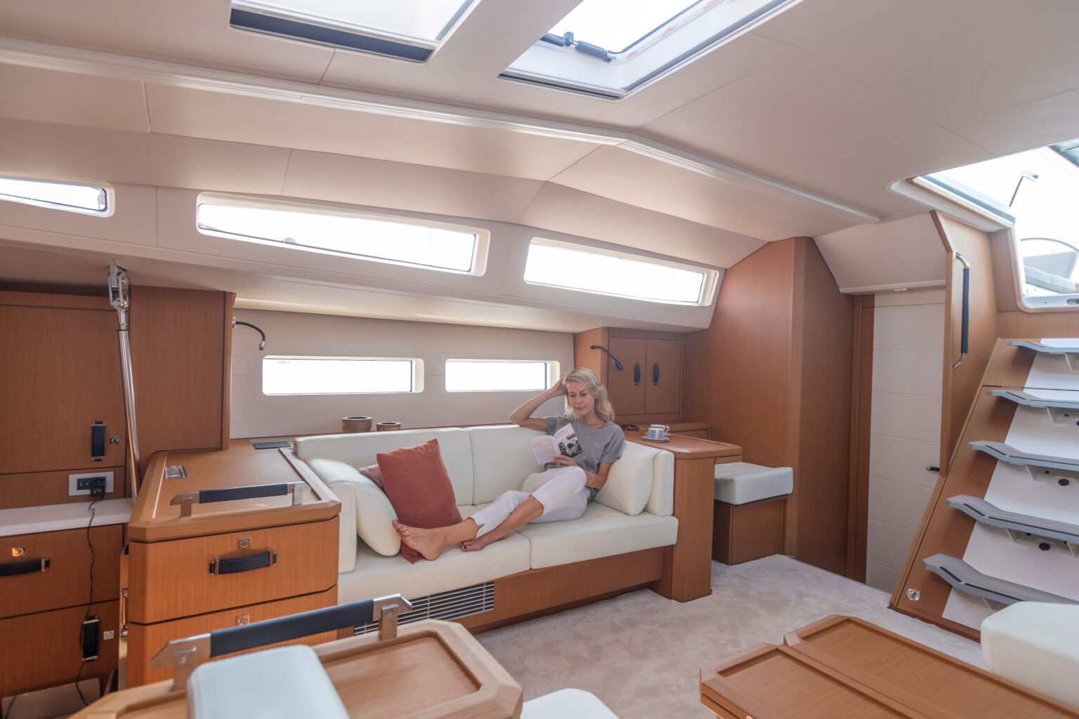 מפרשית JEANNEAU YACHTS 60 - סטרים יאכטות