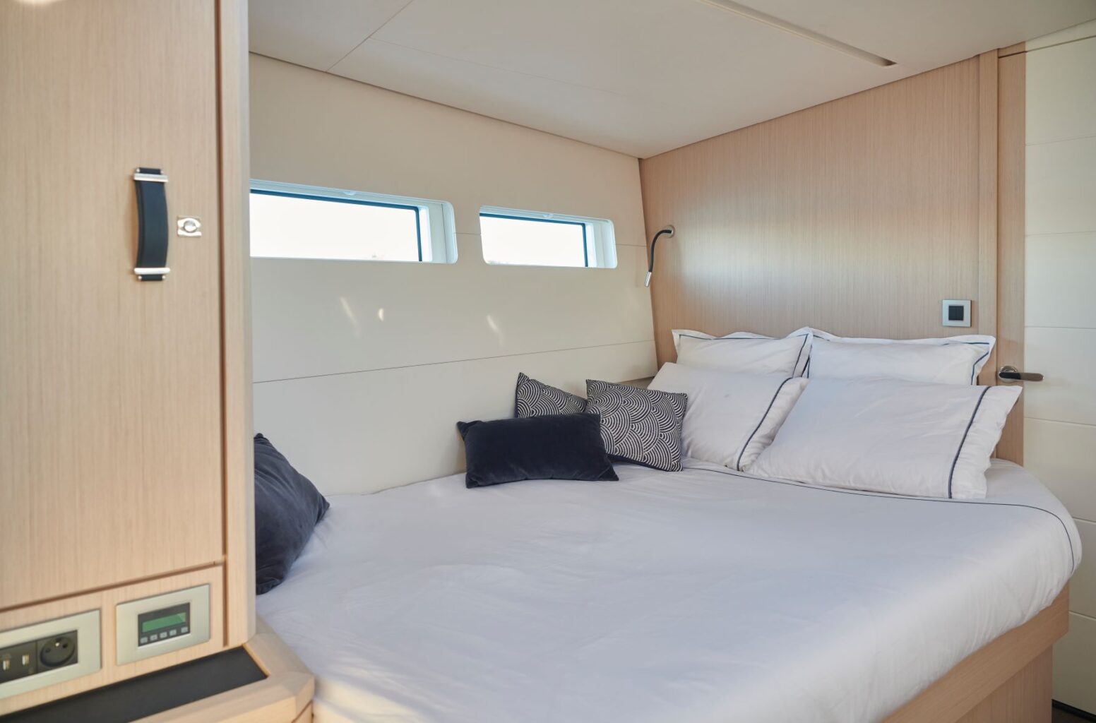 מפרשית JEANNEAU YACHTS 60 - סטרים יאכטות