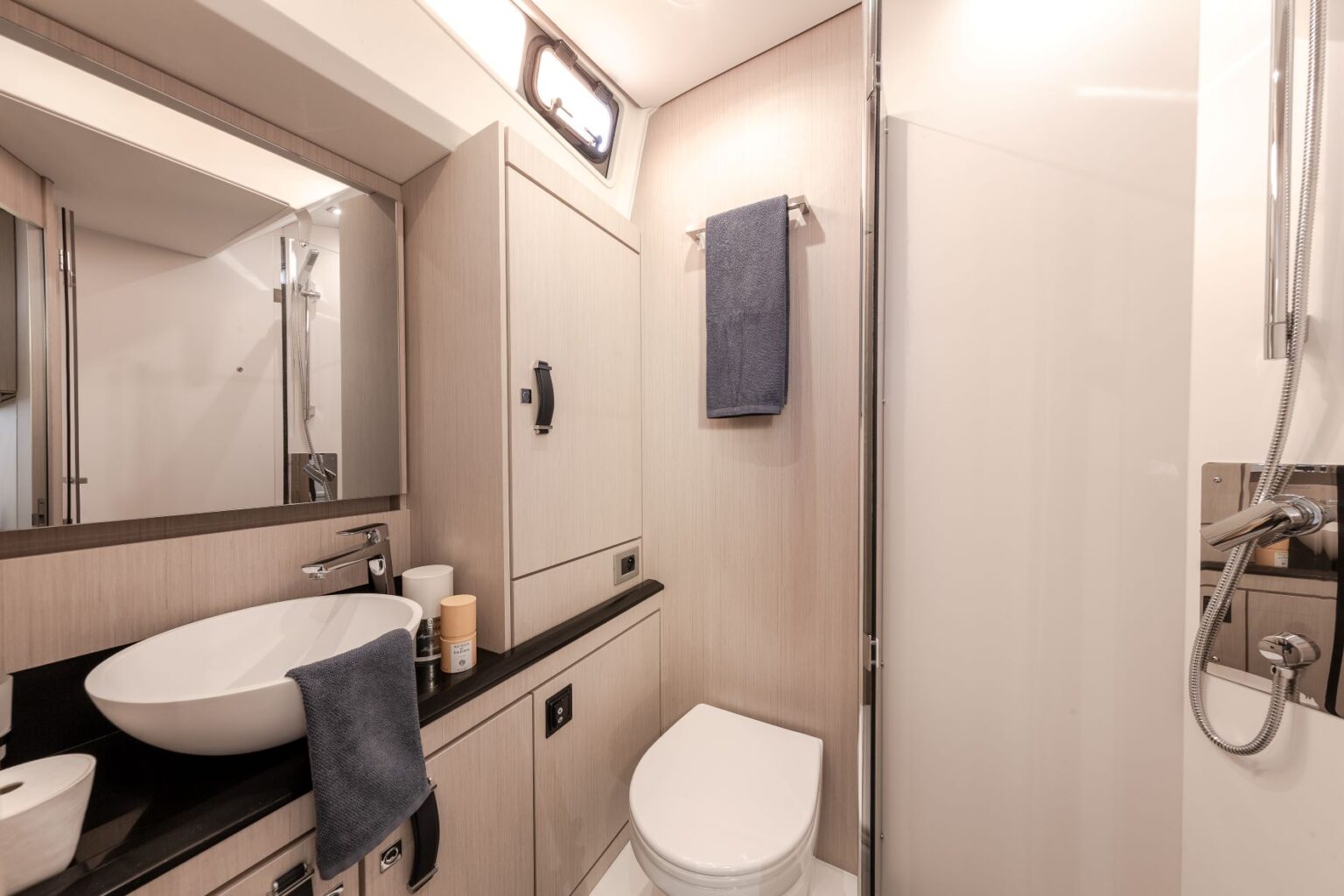 מפרשית JEANNEAU YACHTS 60 - סטרים יאכטות