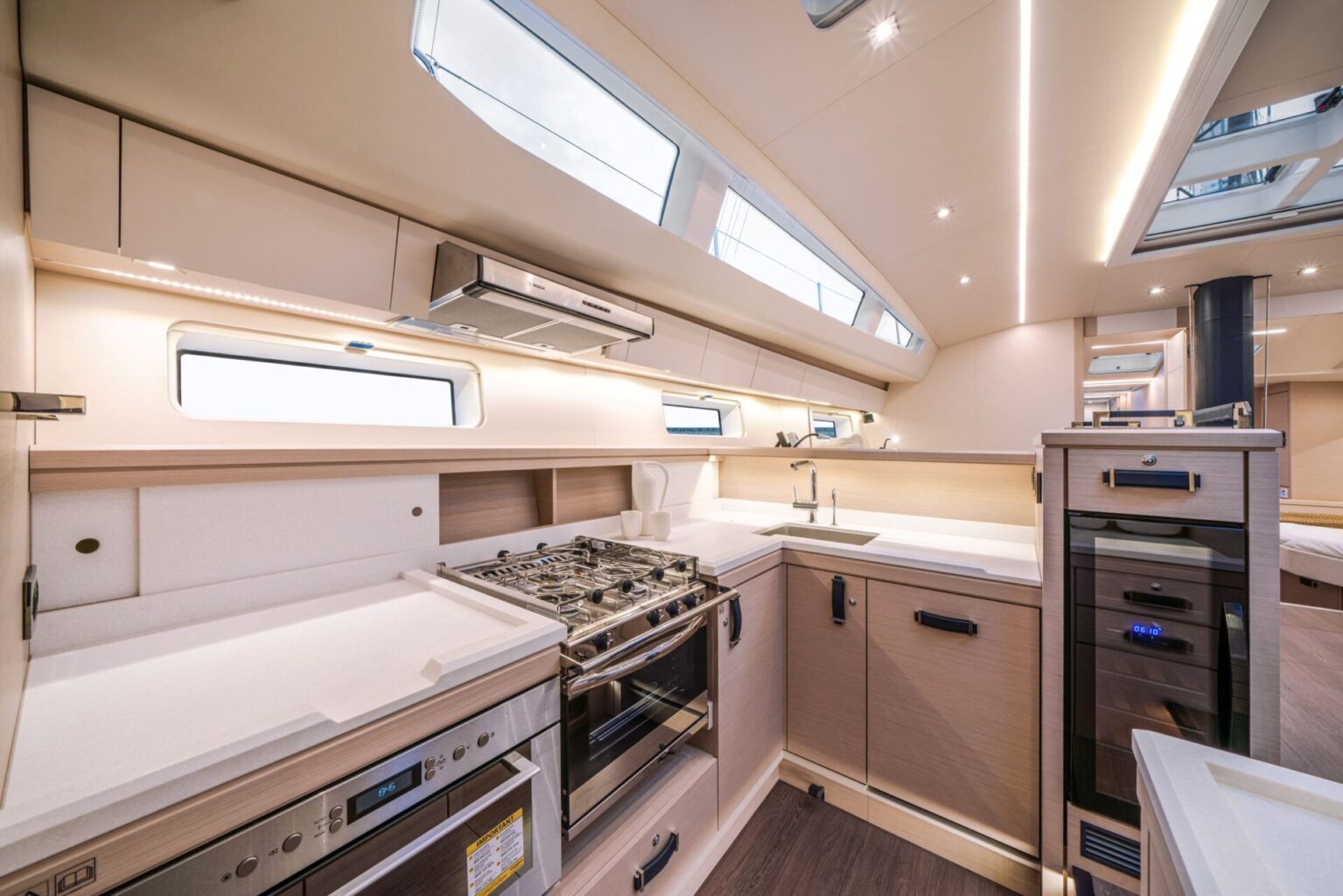 מפרשית JEANNEAU YACHTS 65 - סטרים יאכטות
