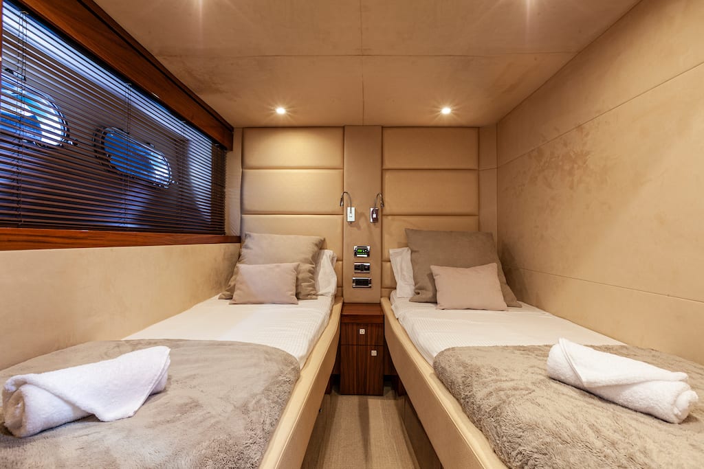 Sunseeker Manhattan 63 - Stream Yachts