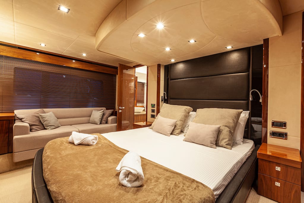 Sunseeker Manhattan 63 - Stream Yachts
