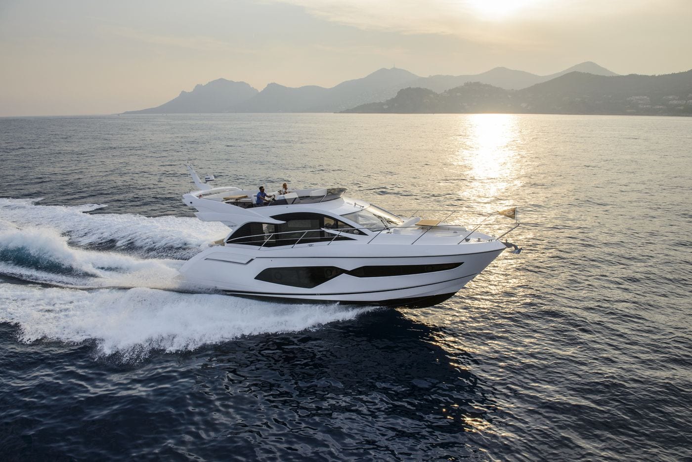 יאכטה Sunseeker Manhattan 52 - סטרים יאכטות