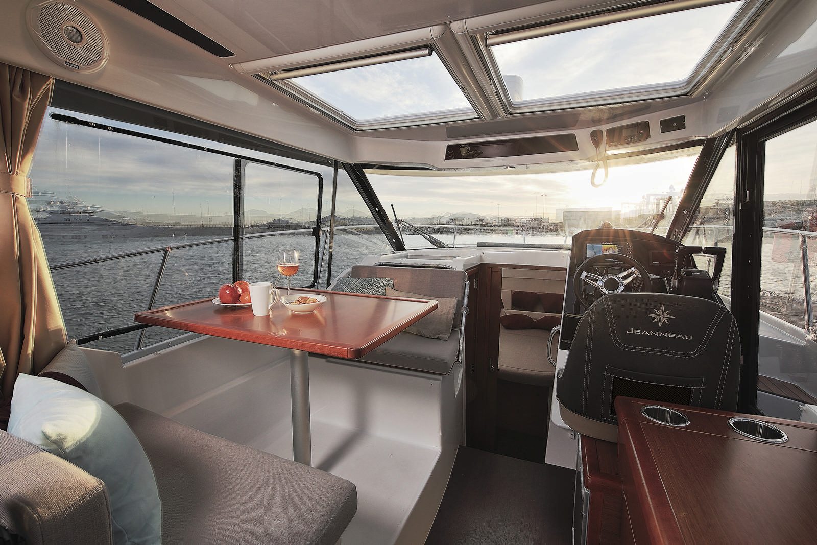 סירת מנוע JEANNEAU MERRY FISHER 895 - Jeanneau Merry Fisher 895 - Stream Yachts