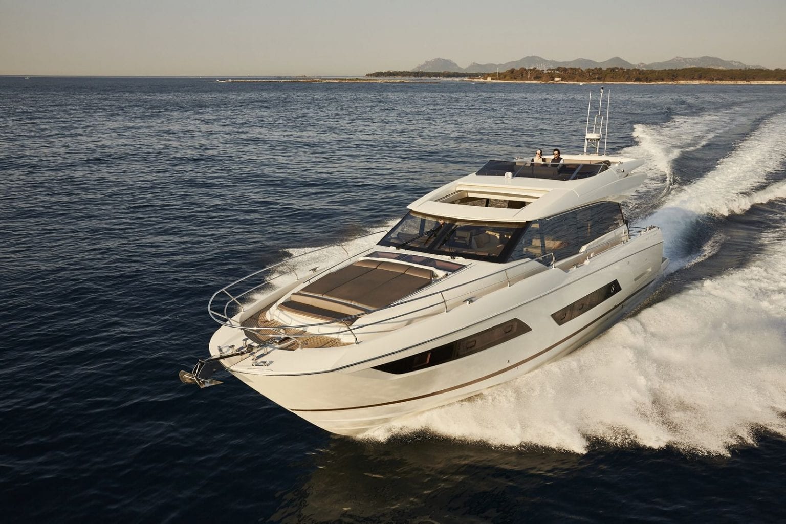 PRESTIGE 690 Sport - סטרים יאכטות