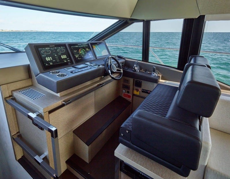 PRESTIGE 630 Sport Flybridge - סטרים יאכטות