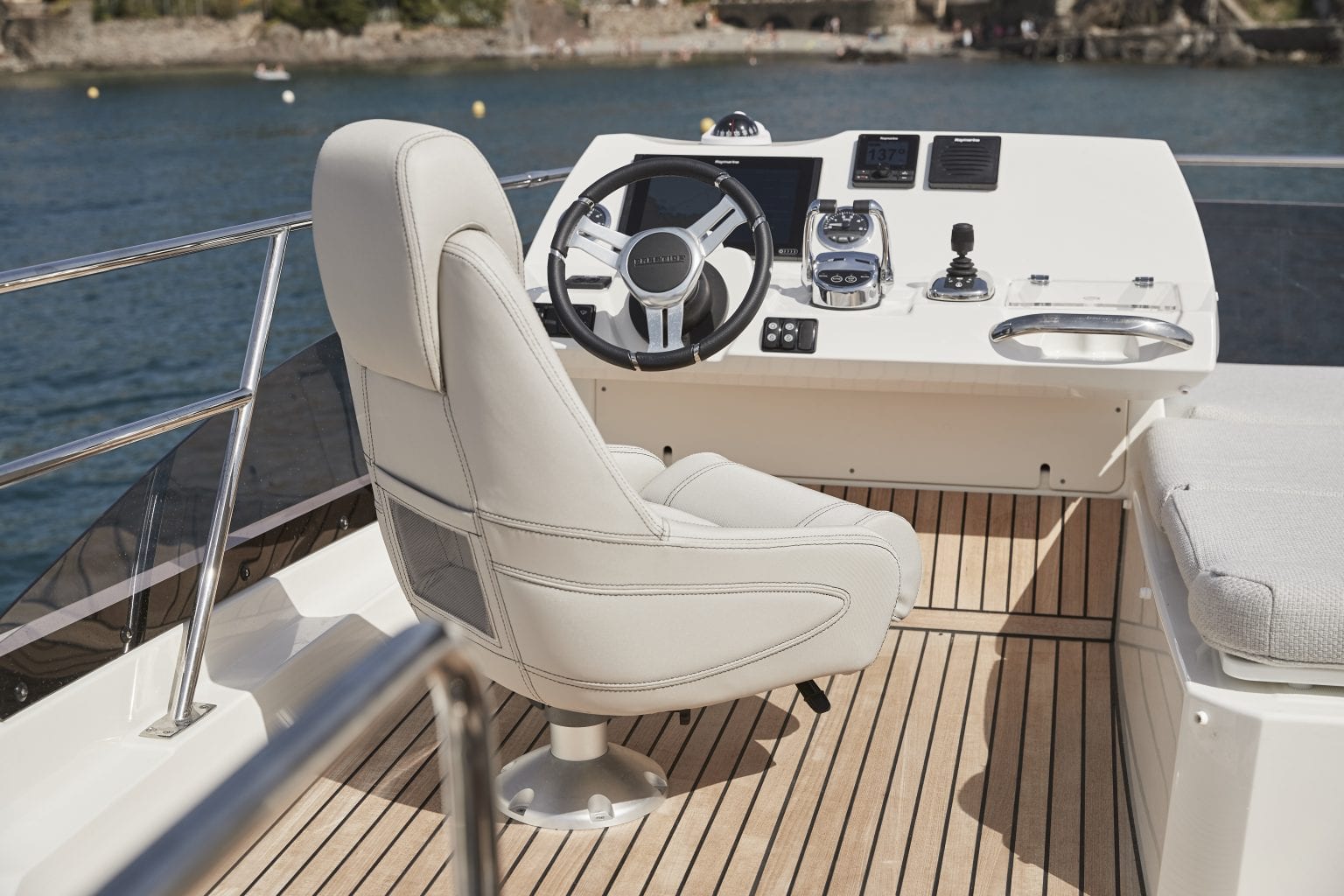 יאכטה Prestige 420 FLYBRIDGE - סטרים יאכטות