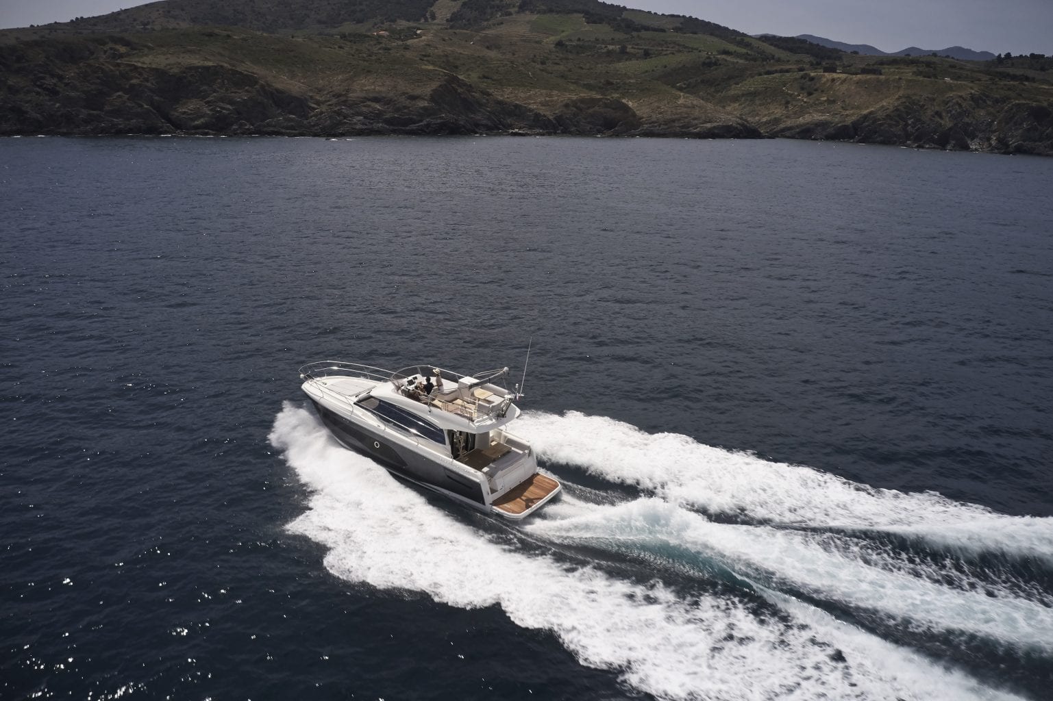 יאכטה Prestige 420 FLYBRIDGE - סטרים יאכטות