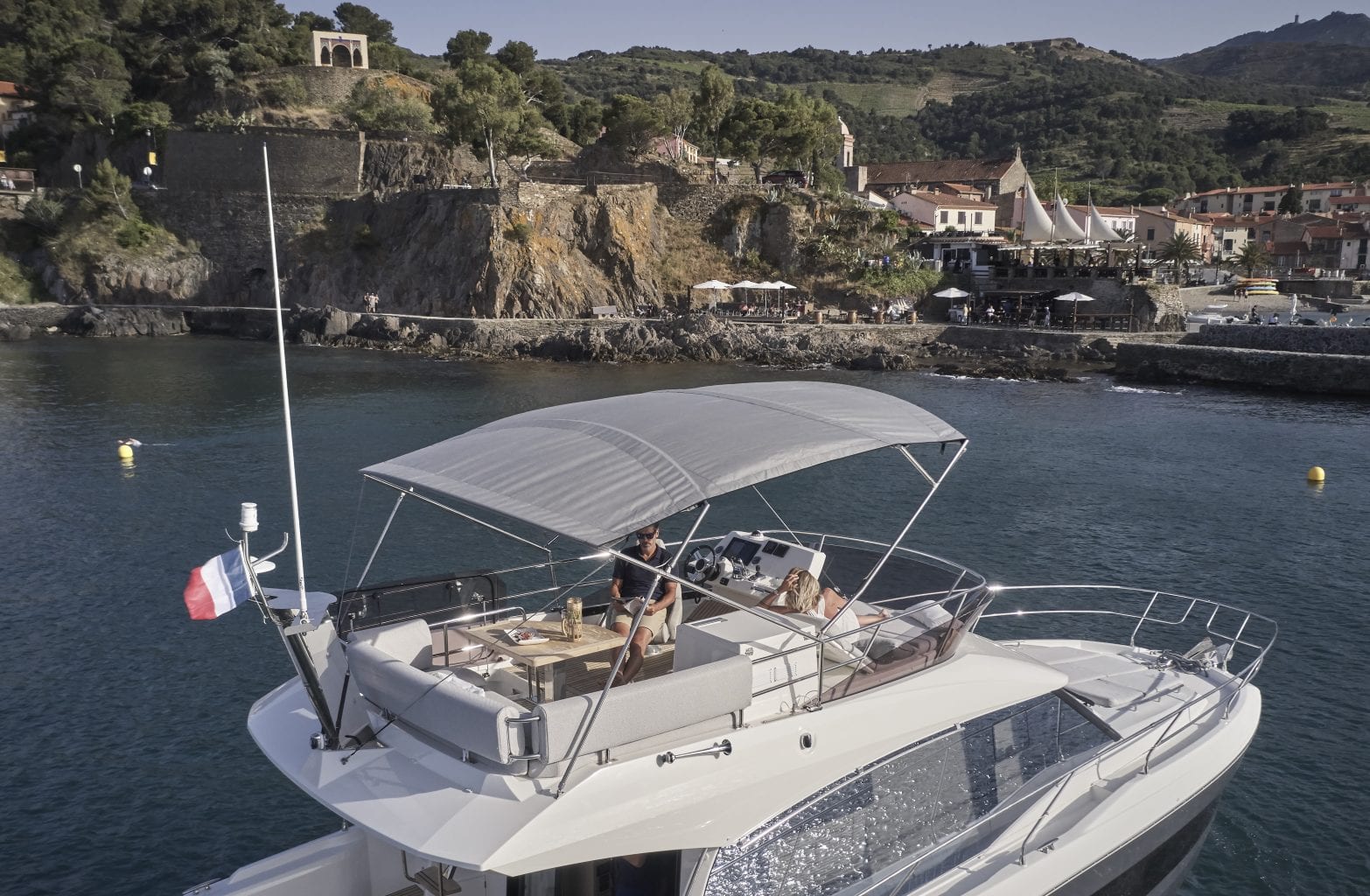 יאכטה Prestige 420 FLYBRIDGE - סטרים יאכטות