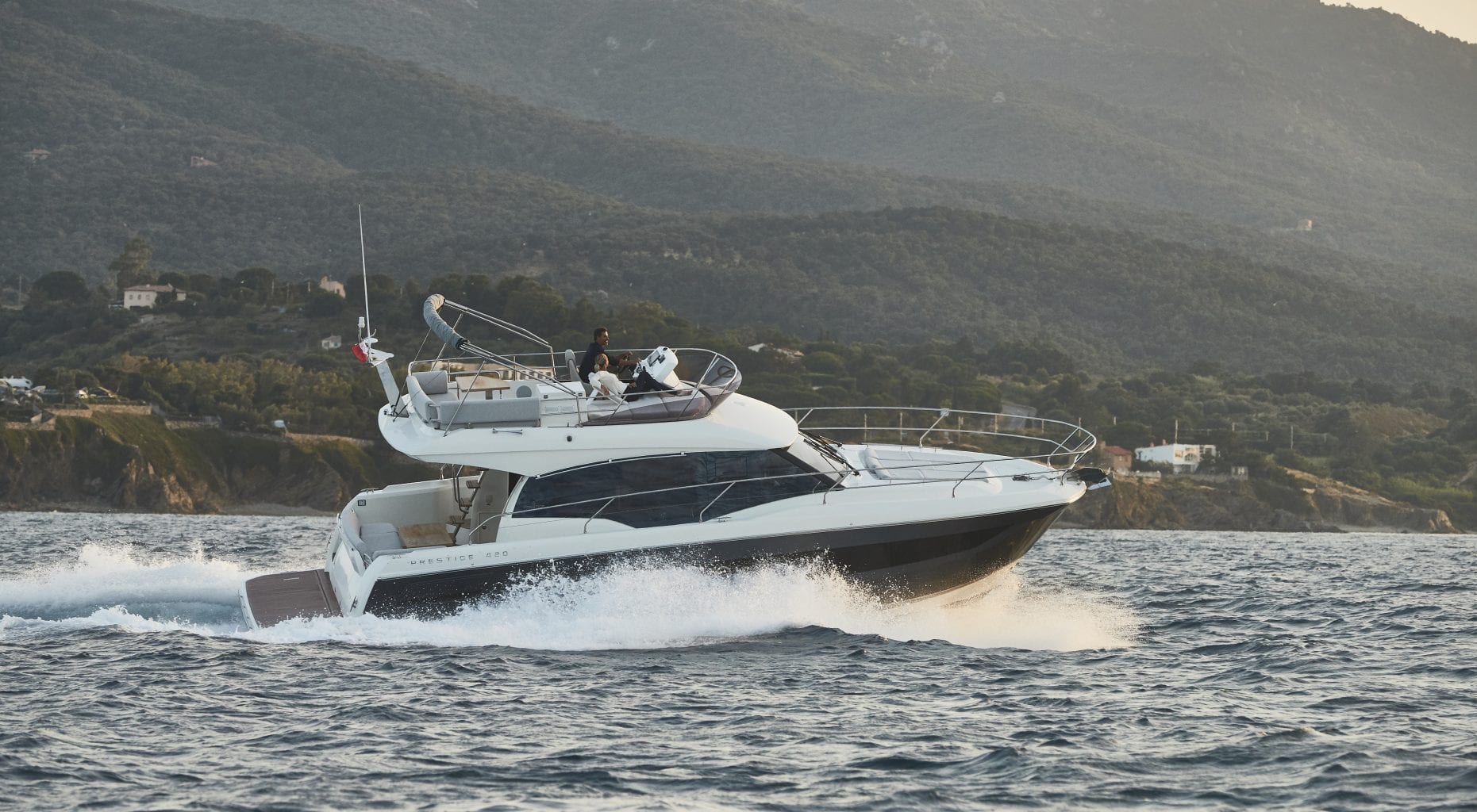יאכטה Prestige 420 FLYBRIDGE - סטרים יאכטות